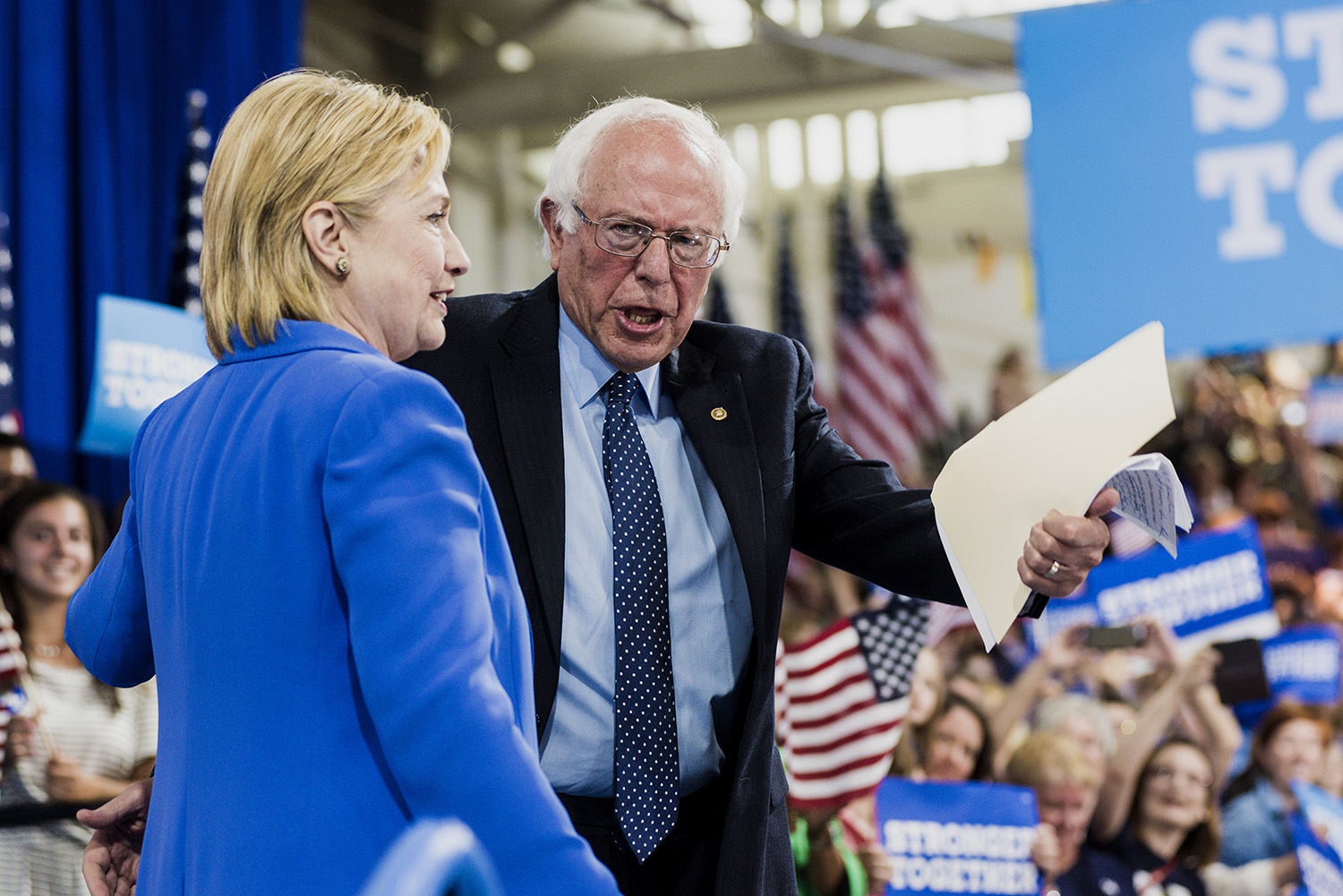 Report: Sanders in talks to nominate Clinton