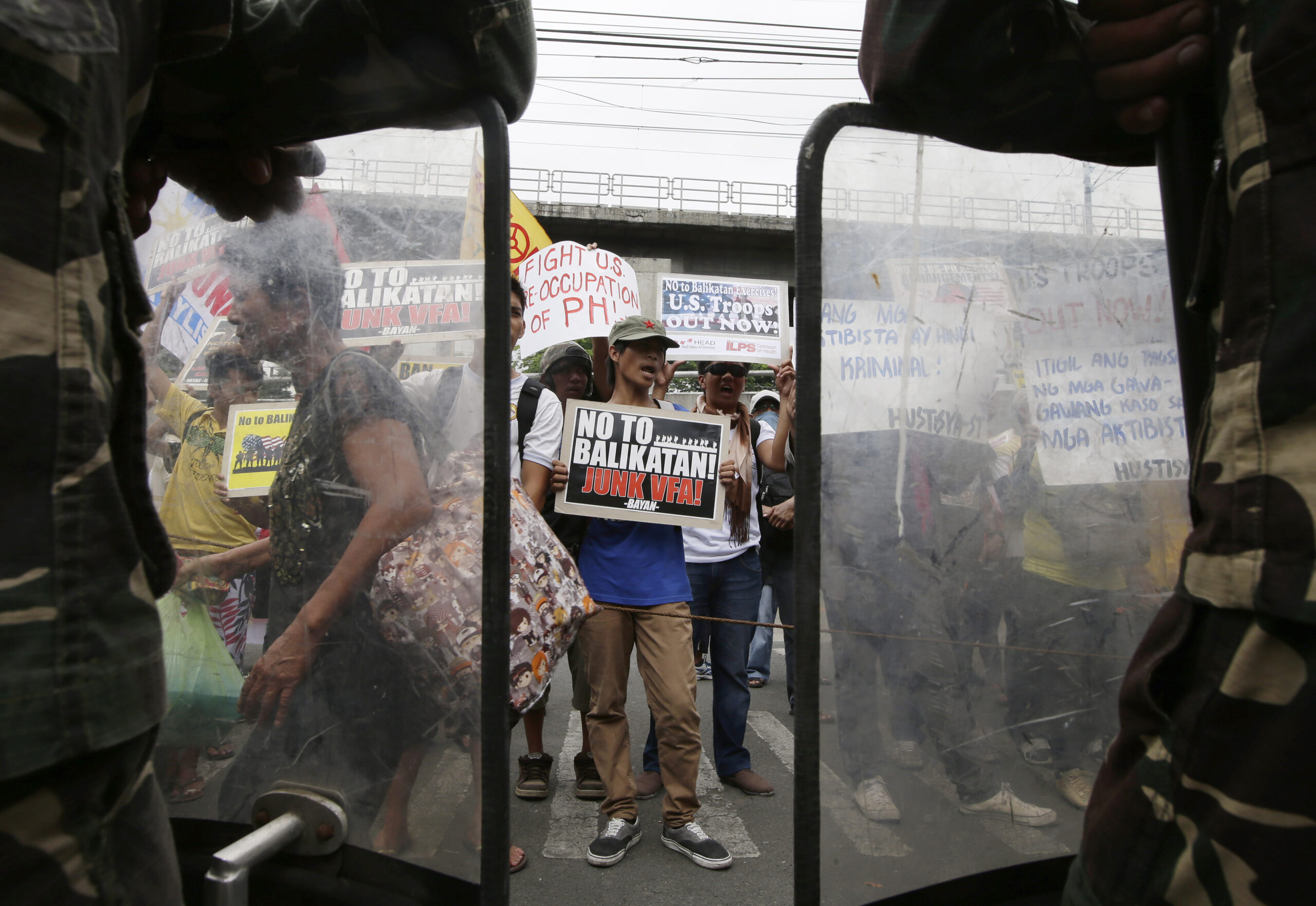 US, Filipino troops begin large military drill