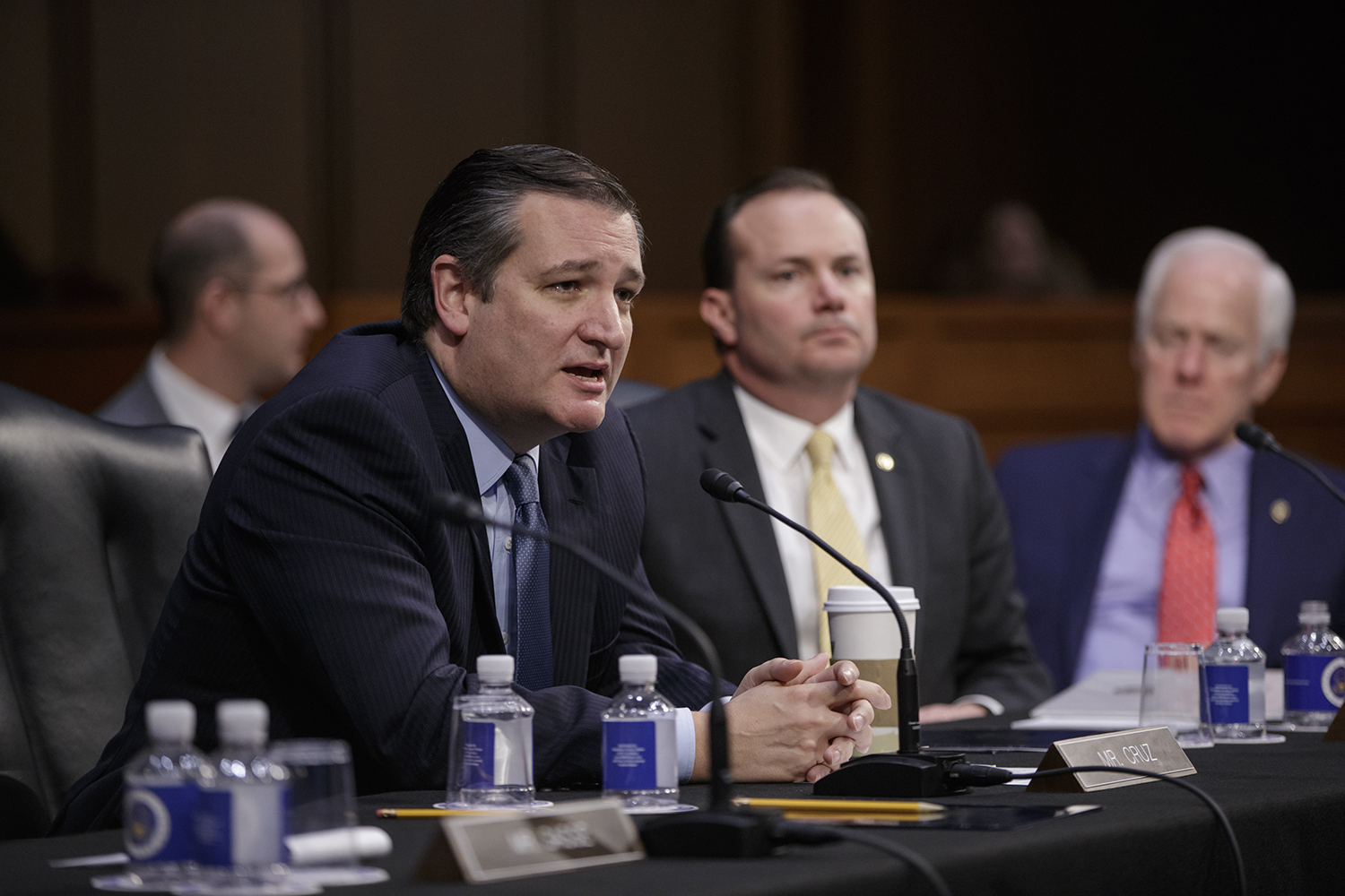 Senate group picks up negotiations on repealing Obamacare regulations
