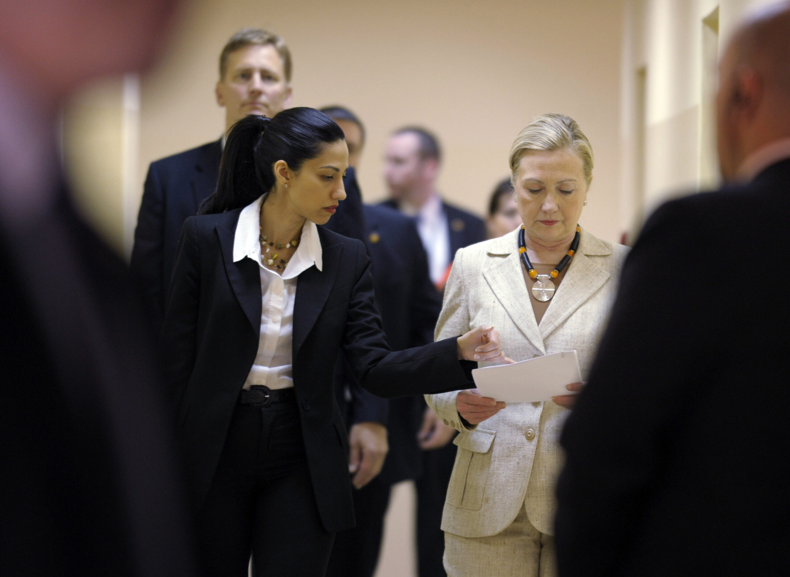 Citizens United seeks emails linking Clinton aides to foundation, Teneo firm
