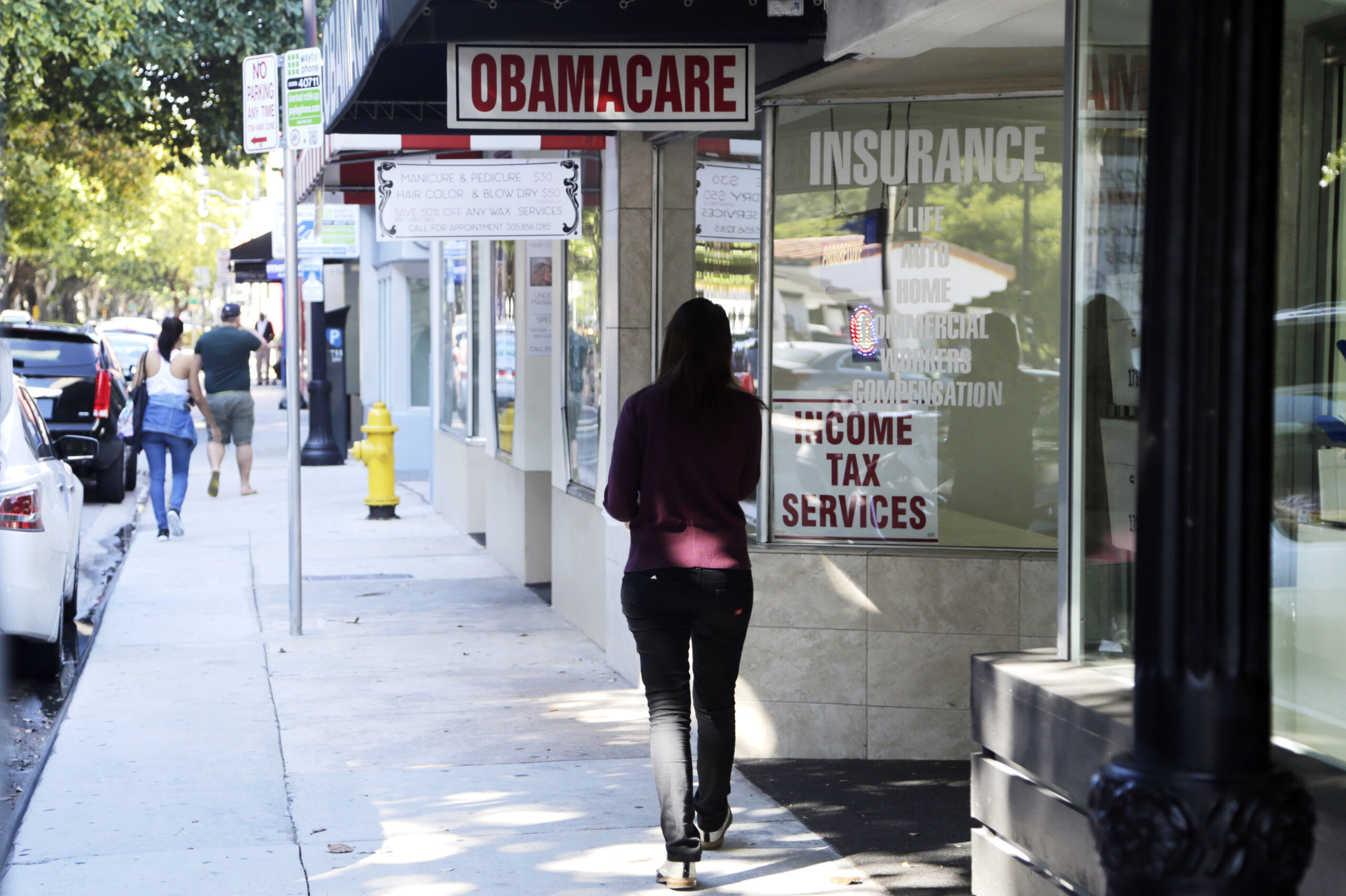 Obamacare groups struggle with replacing lost ad funds