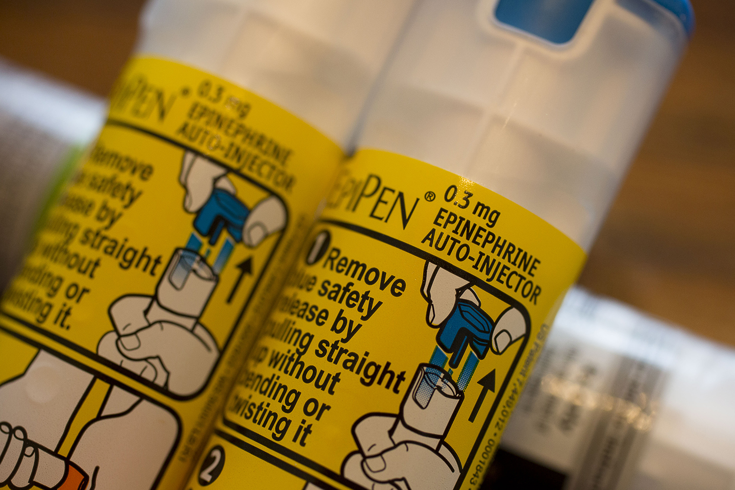Senators seek probe of EpiPen rebates