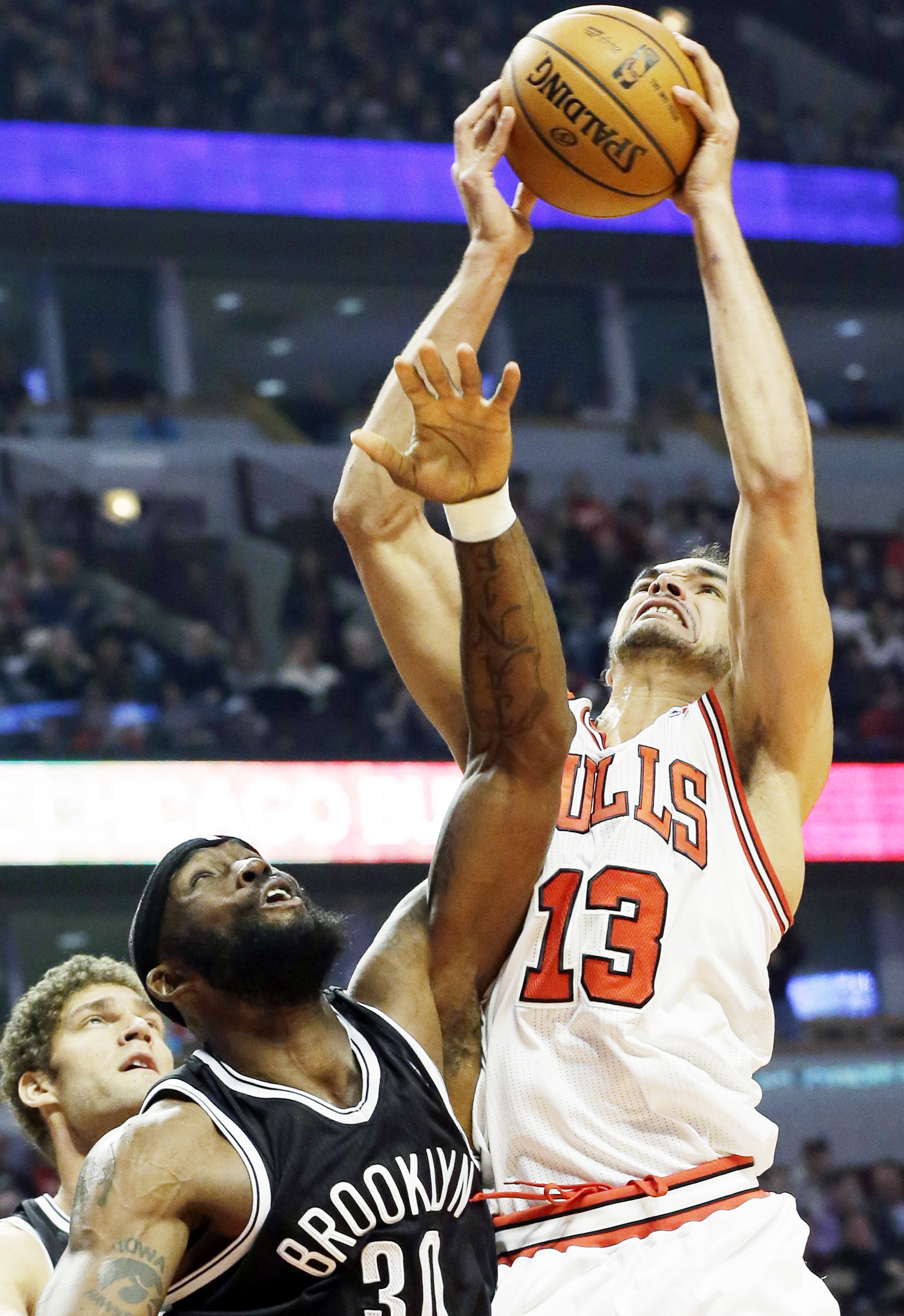 Noah, Bulls hold off Nets 83-82