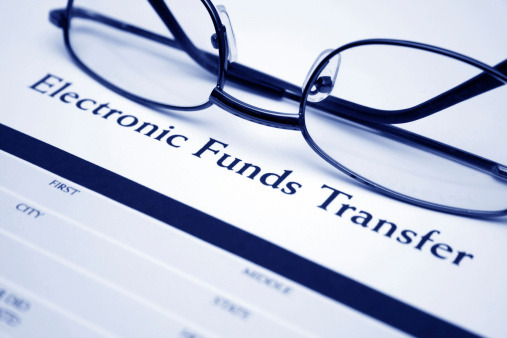 Taxpayers benefit when government pays out benefits and refunds by electronic transfer. (Photo: Thinkstock)