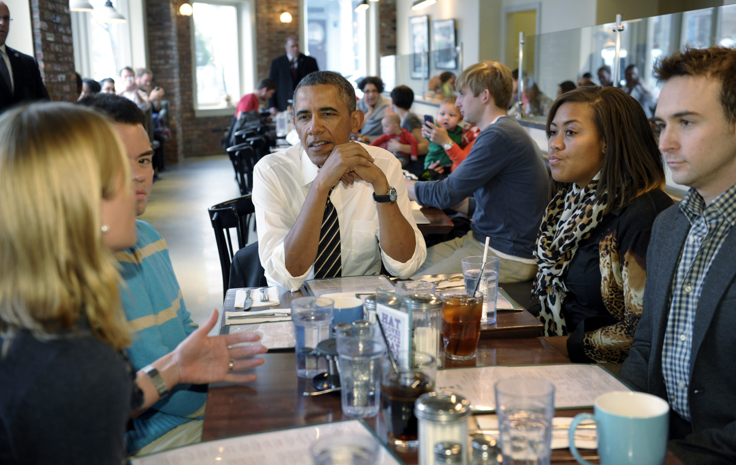 Obama talks health law enrollment with young activists