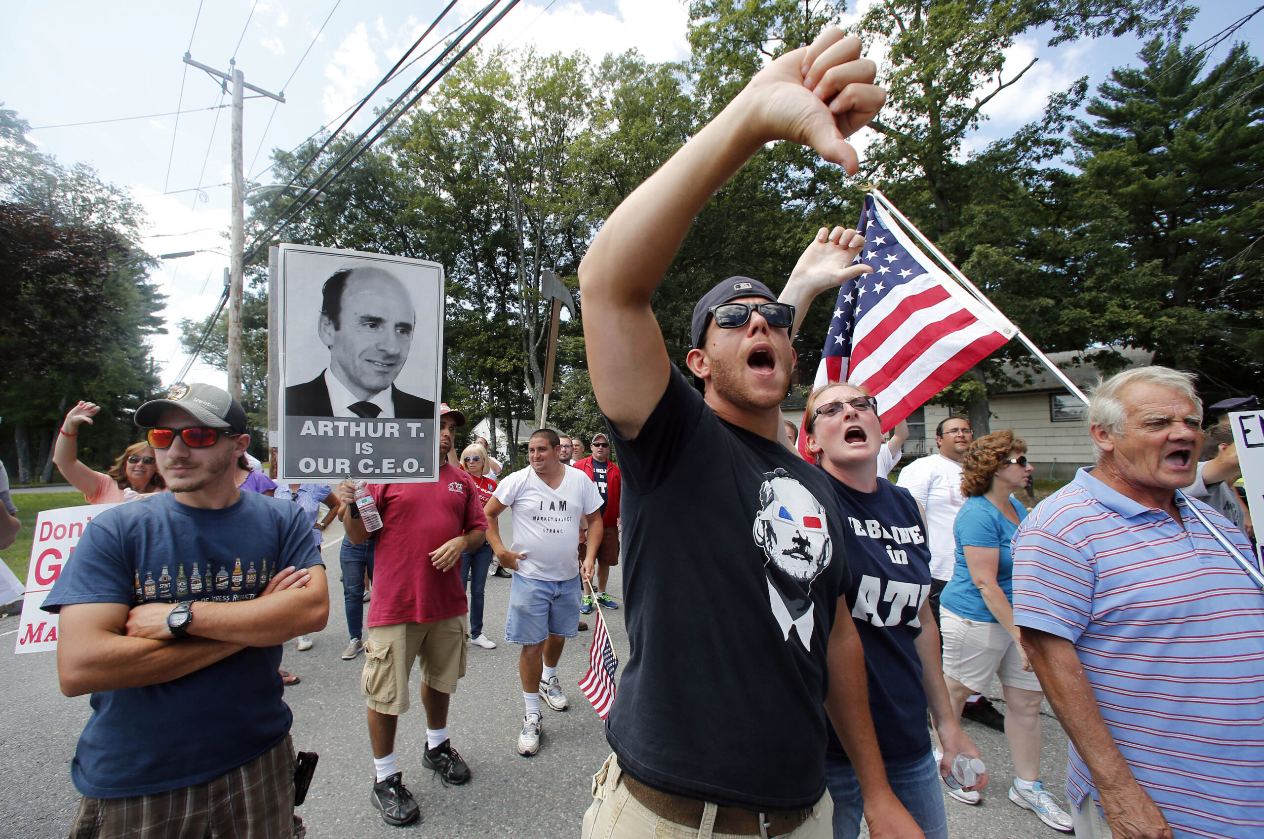 Governors step into New England supermarket feud