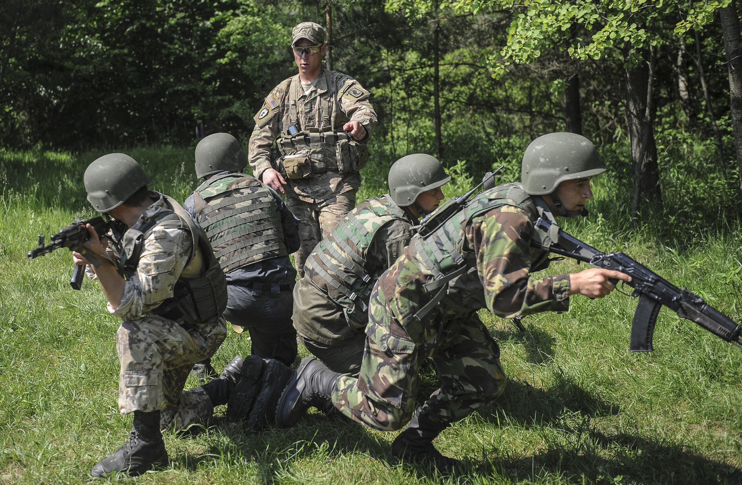 U.S. considers sending more troops to Ukraine