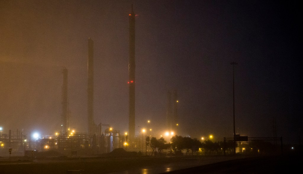 EPA investigating toxic leaks from Harvey-damaged Exxon refineries