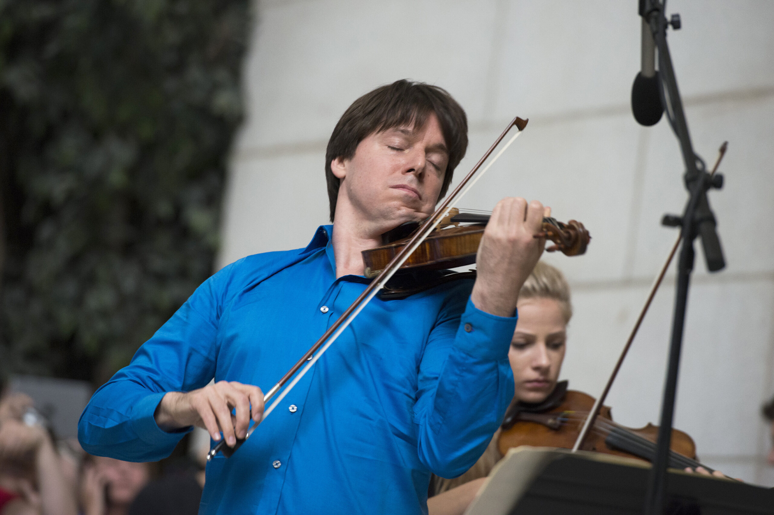 Famed violinist plays do-over at DC train station