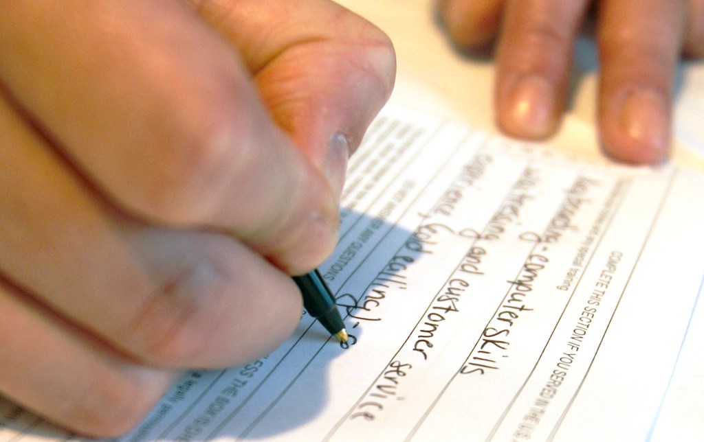 US jobless aid applications fall to 14-year low