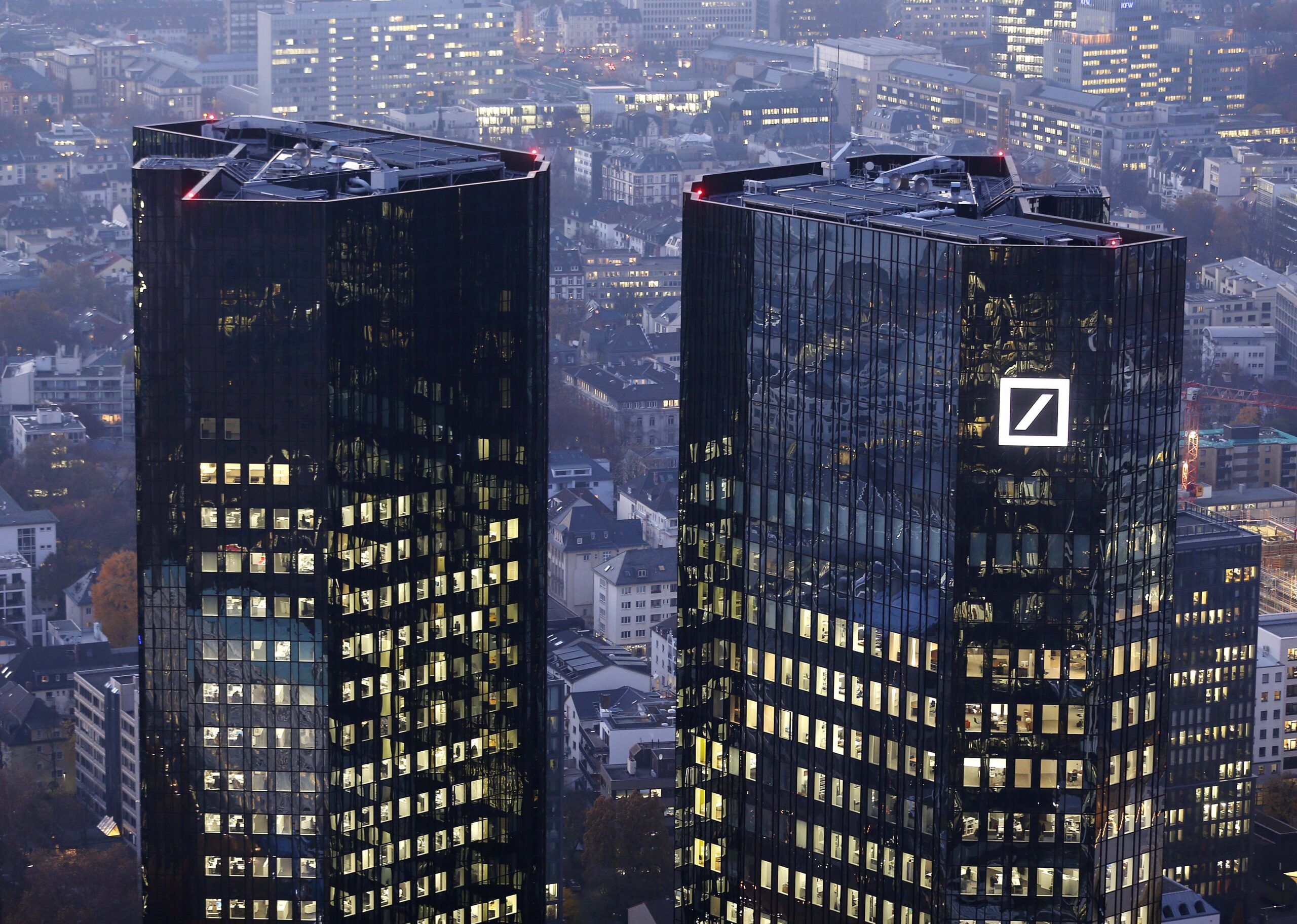 Deutsche Bank posts 29 percent drop in profit