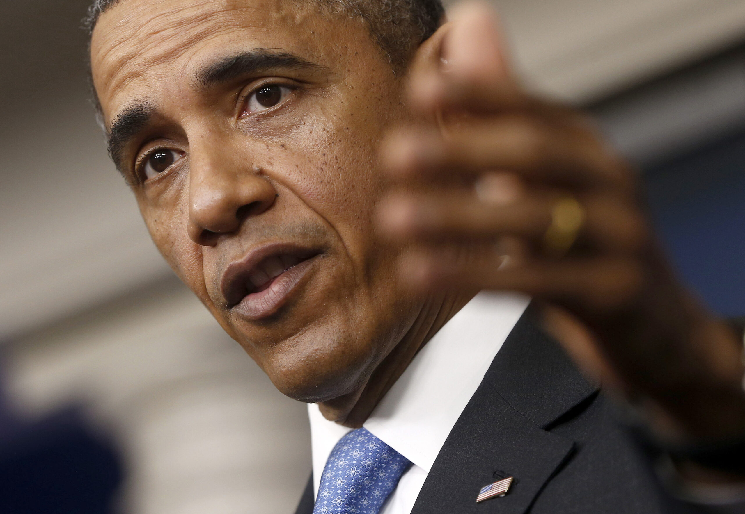 Liberal magazine tells 2016 White House hopefuls to distance themselves from Obama