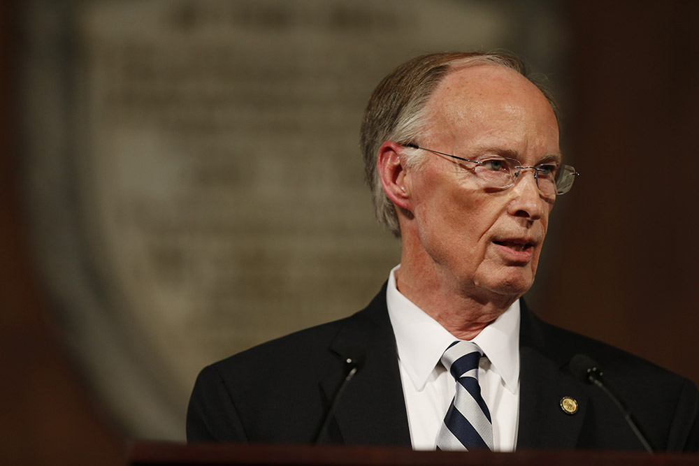 Ala. governor admits relationship with female aide
