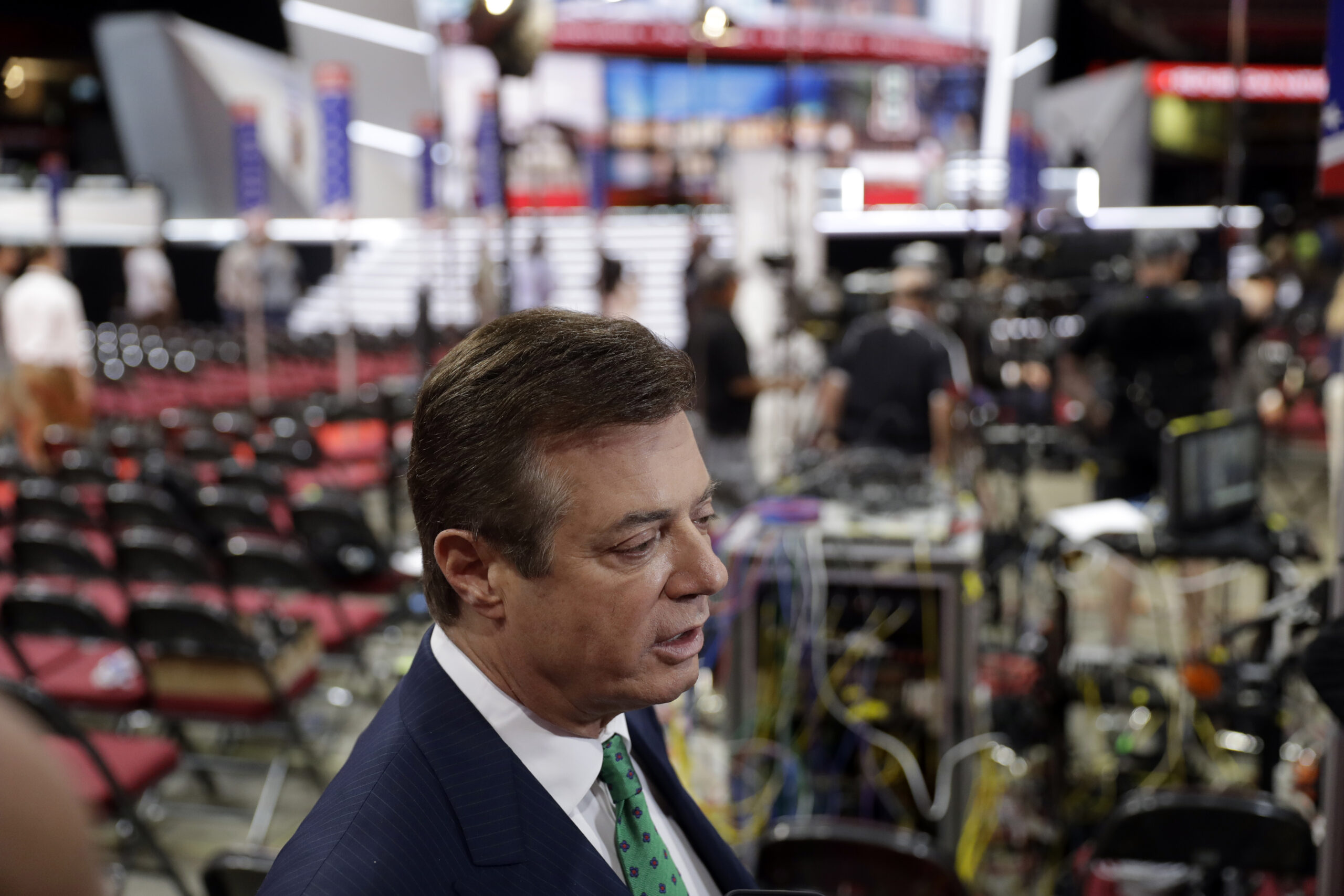 US officials intercepted communications between Paul Manafort and Russians: Report