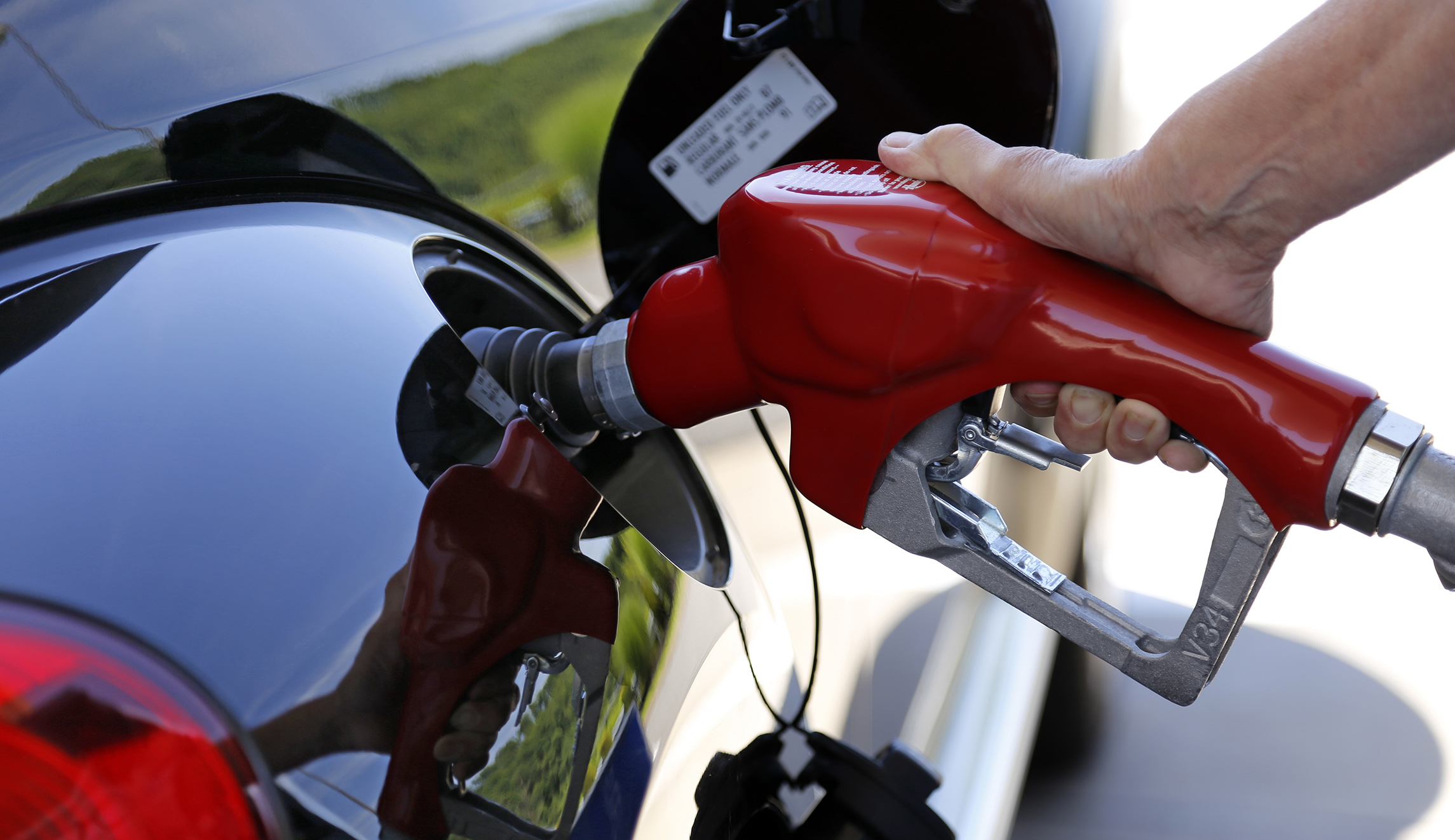 Trump administration to look at freezing fuel economy rules