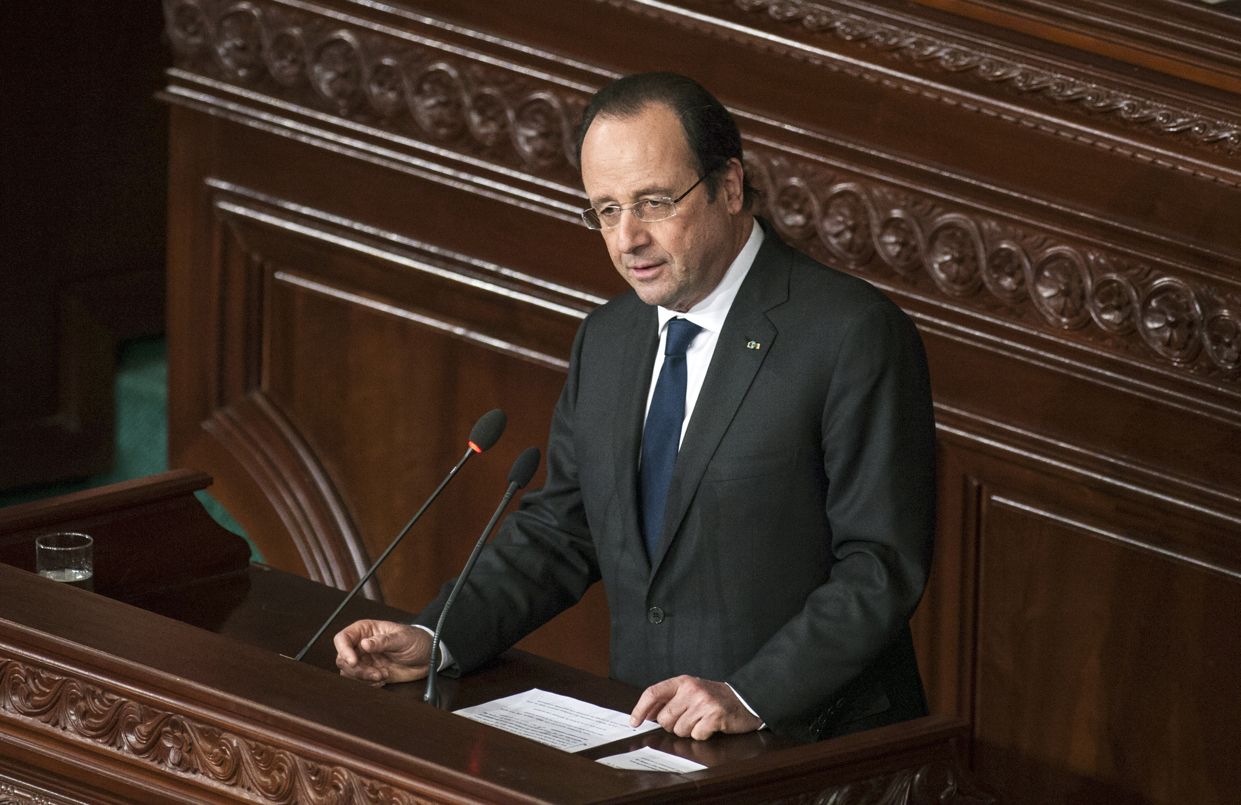 Sans first lady, French leader to US on business