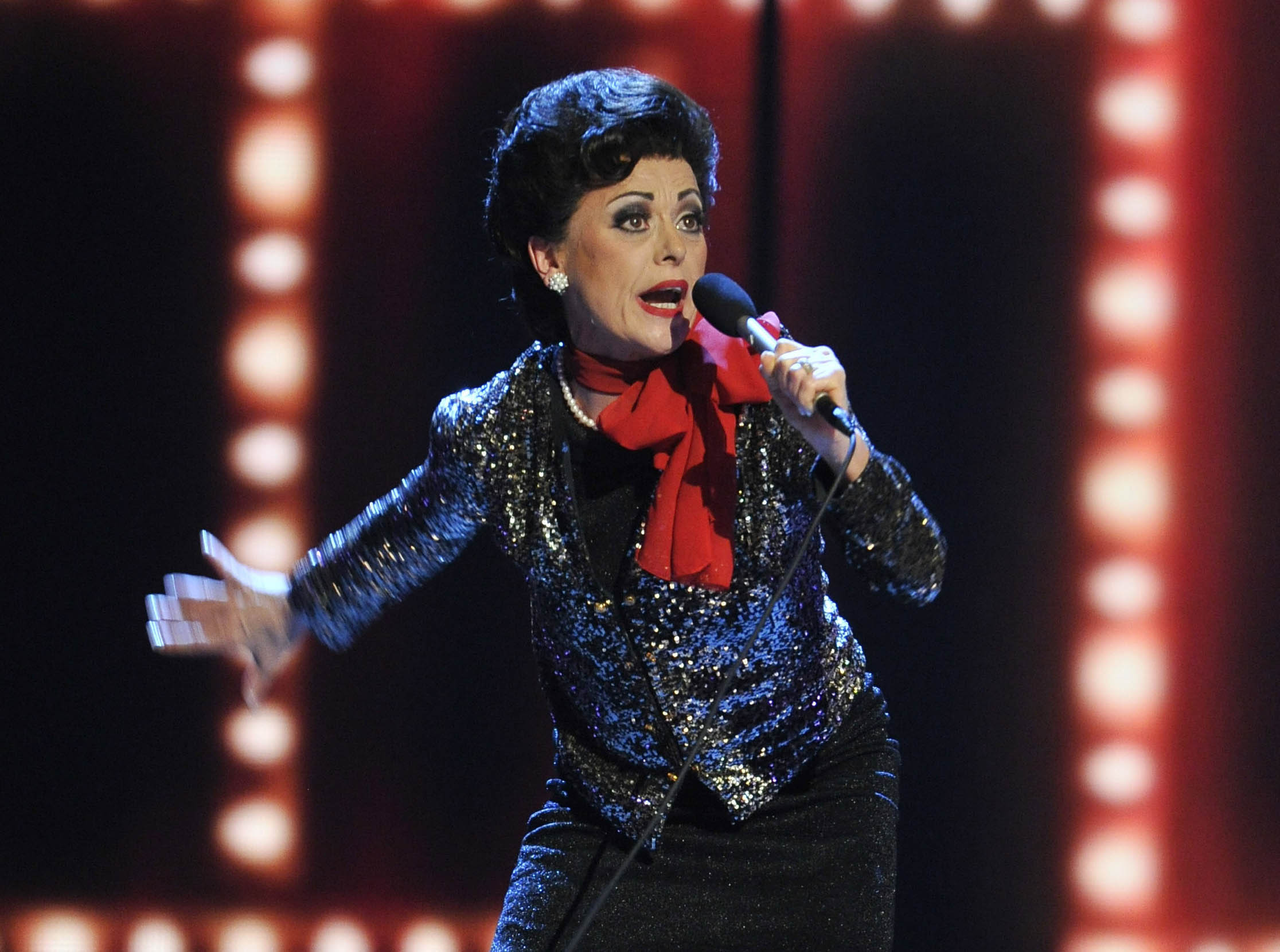 Tracie Bennett unaffected by Garland fan criticism