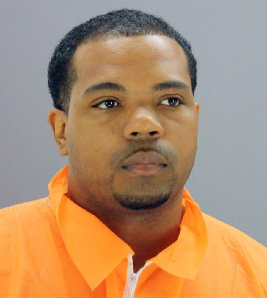 Texas murder suspect surrenders after escape