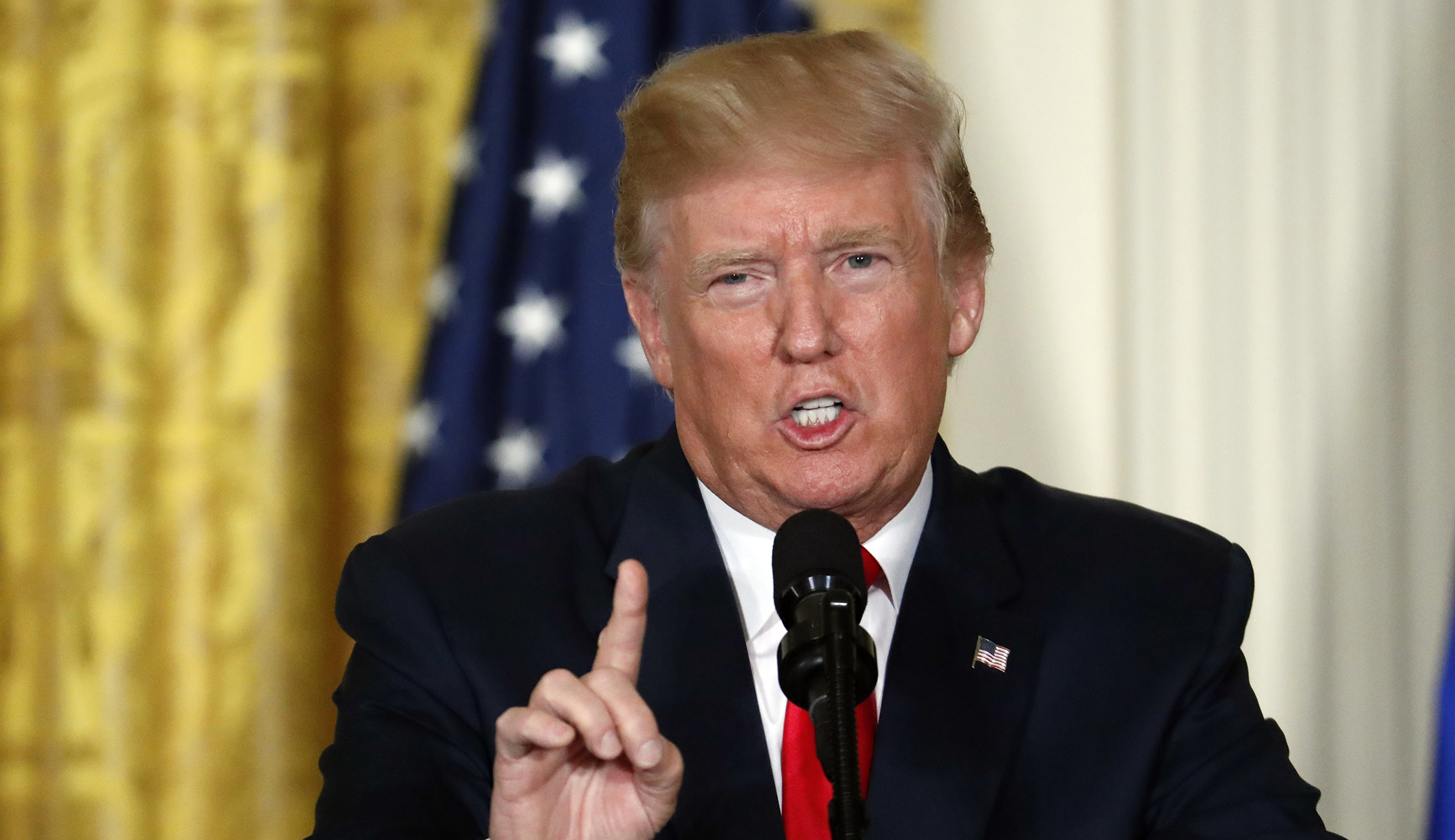 Trump defends Arpaio pardon, bashing Clinton on Marc Rich, Obama on Chelsea Manning commutation