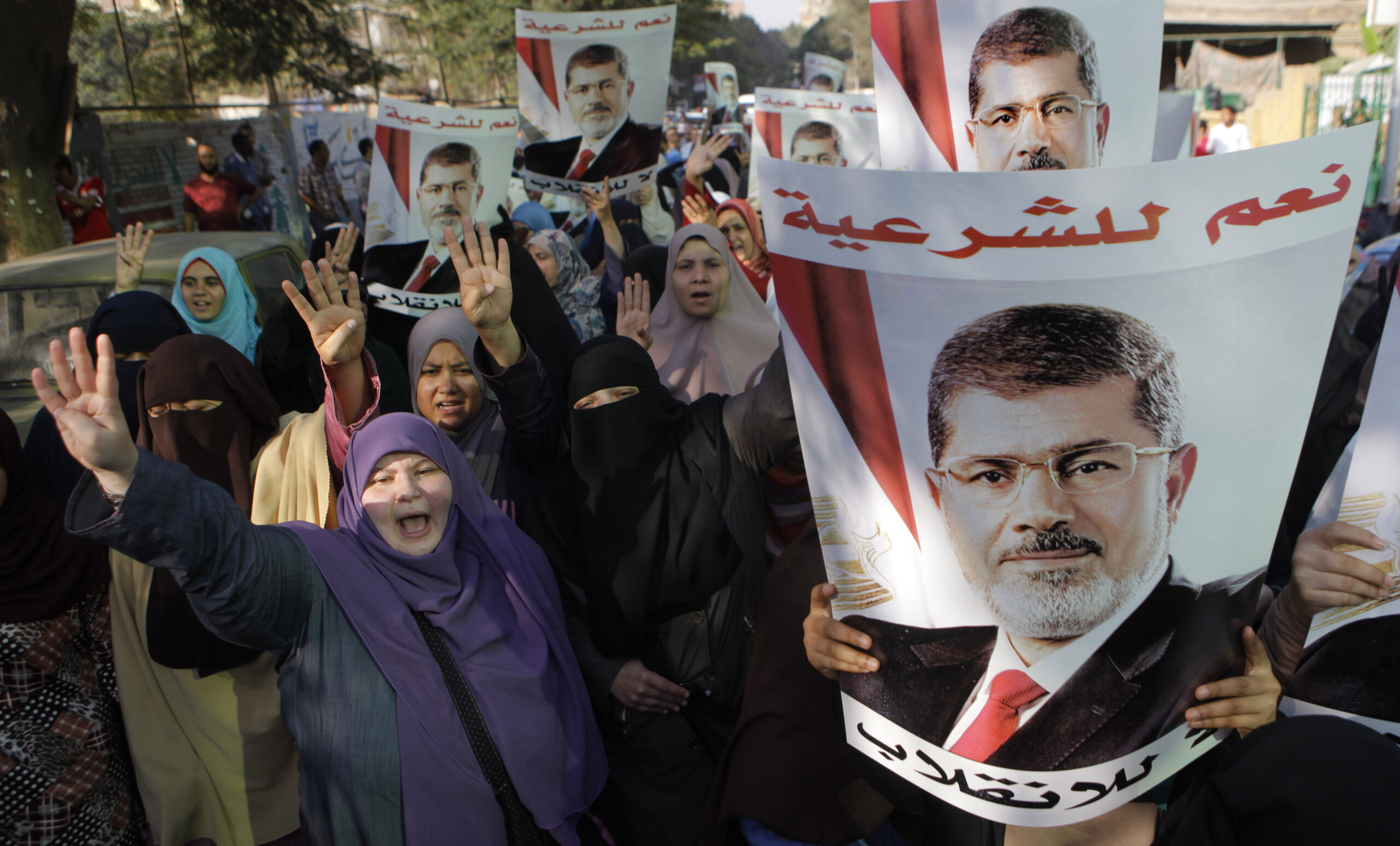Obama holds security meeting on Egypt, confusion about aid persists