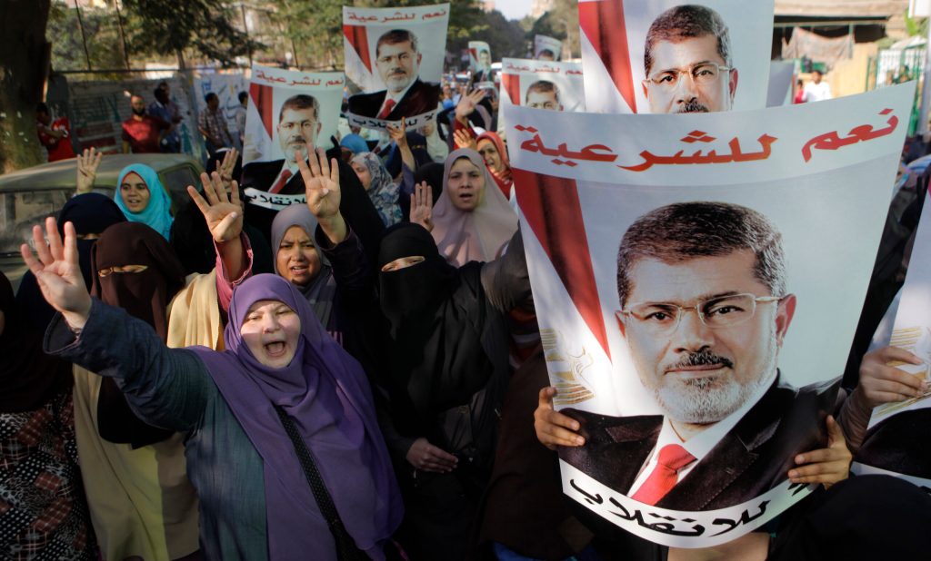 Obama holds security meeting on Egypt, confusion about aid persists