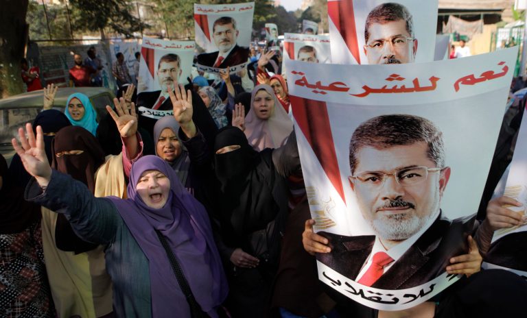 Obama holds security meeting on Egypt, confusion about aid persists