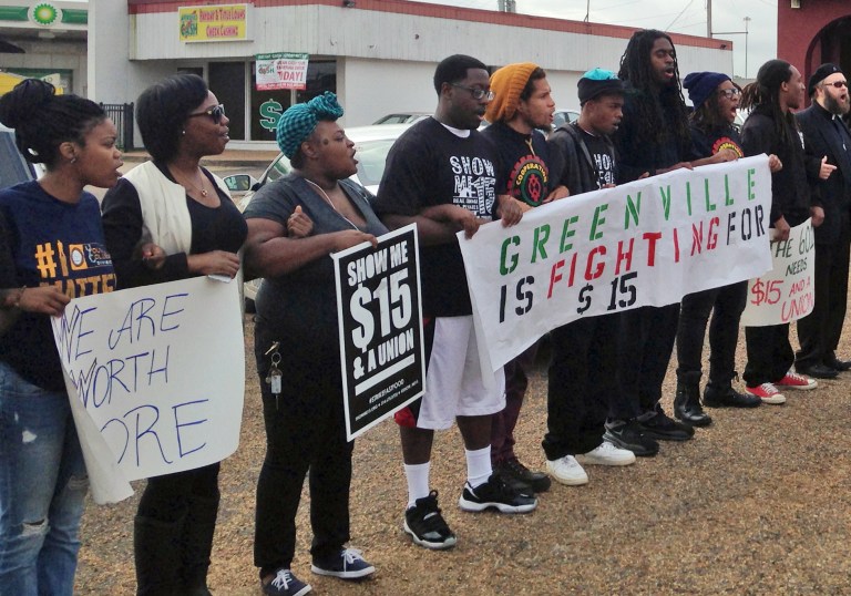Just over one-quarter of greater New York fast-food joints would close if they had to pay their workers a $15-an-hour minimum wage, a survey of restaurant owners found. (AP Photo)