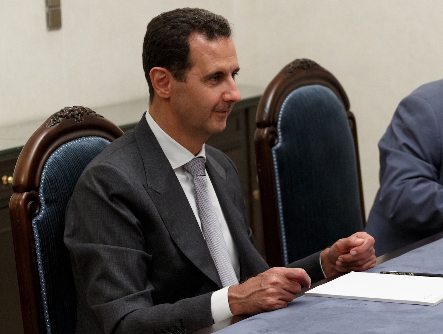 Obama sanctions Syrian officials over chemical weapons use