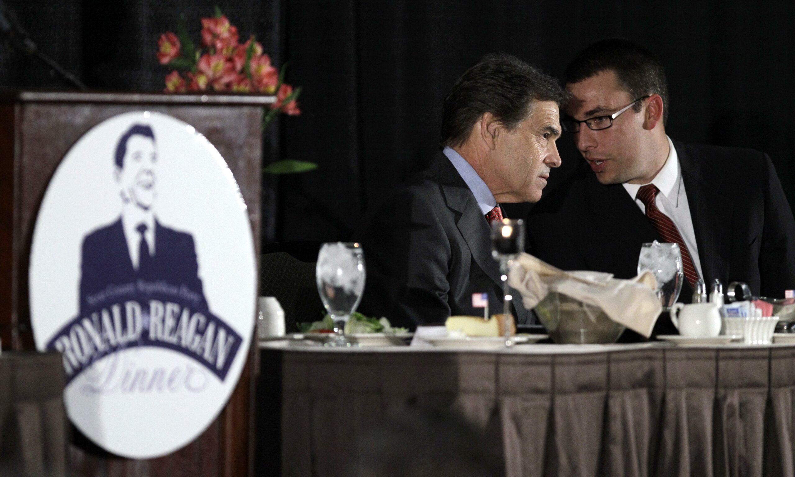 Perry blasts Congress as ‘Washington outsider’
