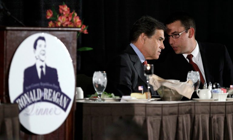 Perry blasts Congress as ‘Washington outsider’