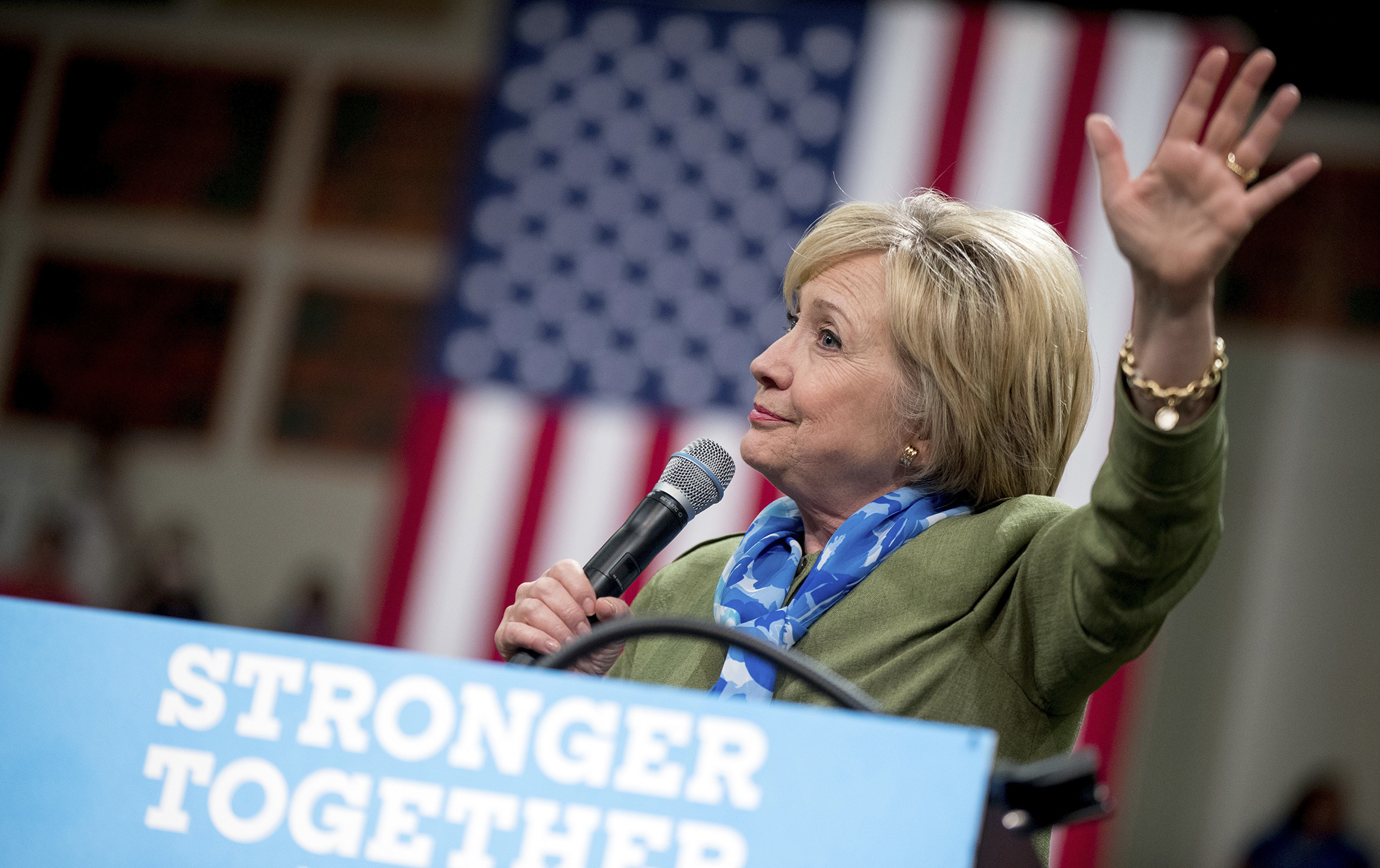Poll: Clinton up 9 in Colo., most don’t know GOP Senate candidate