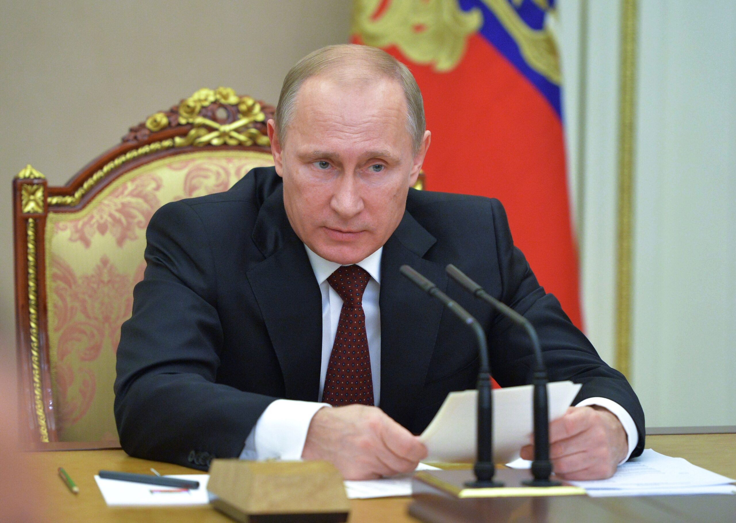 Obama: Putin ‘scaring the heck out of his neighbors’