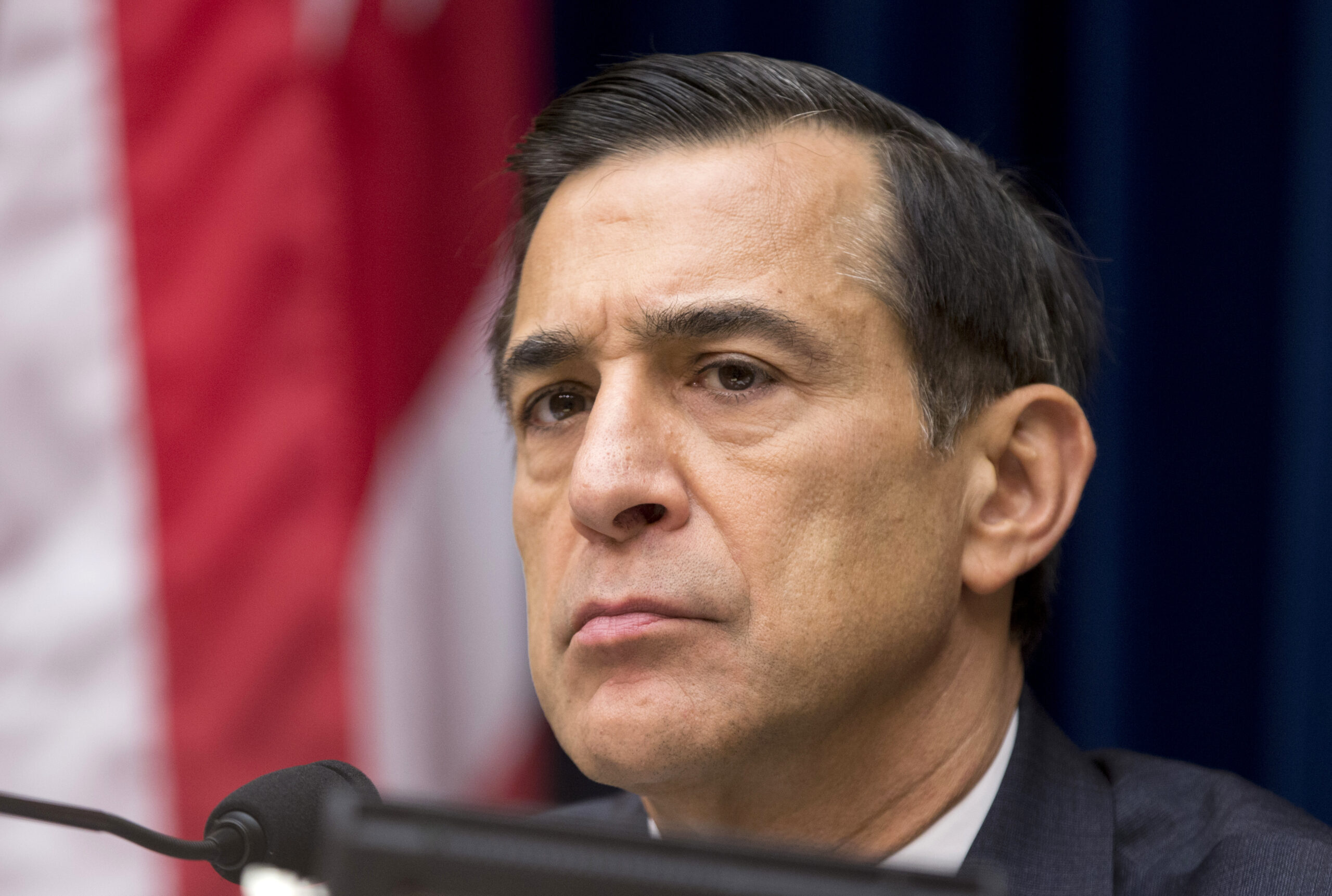 Watchdog group claims Obama flacks, reporter joined to ‘target’ Darrell Issa