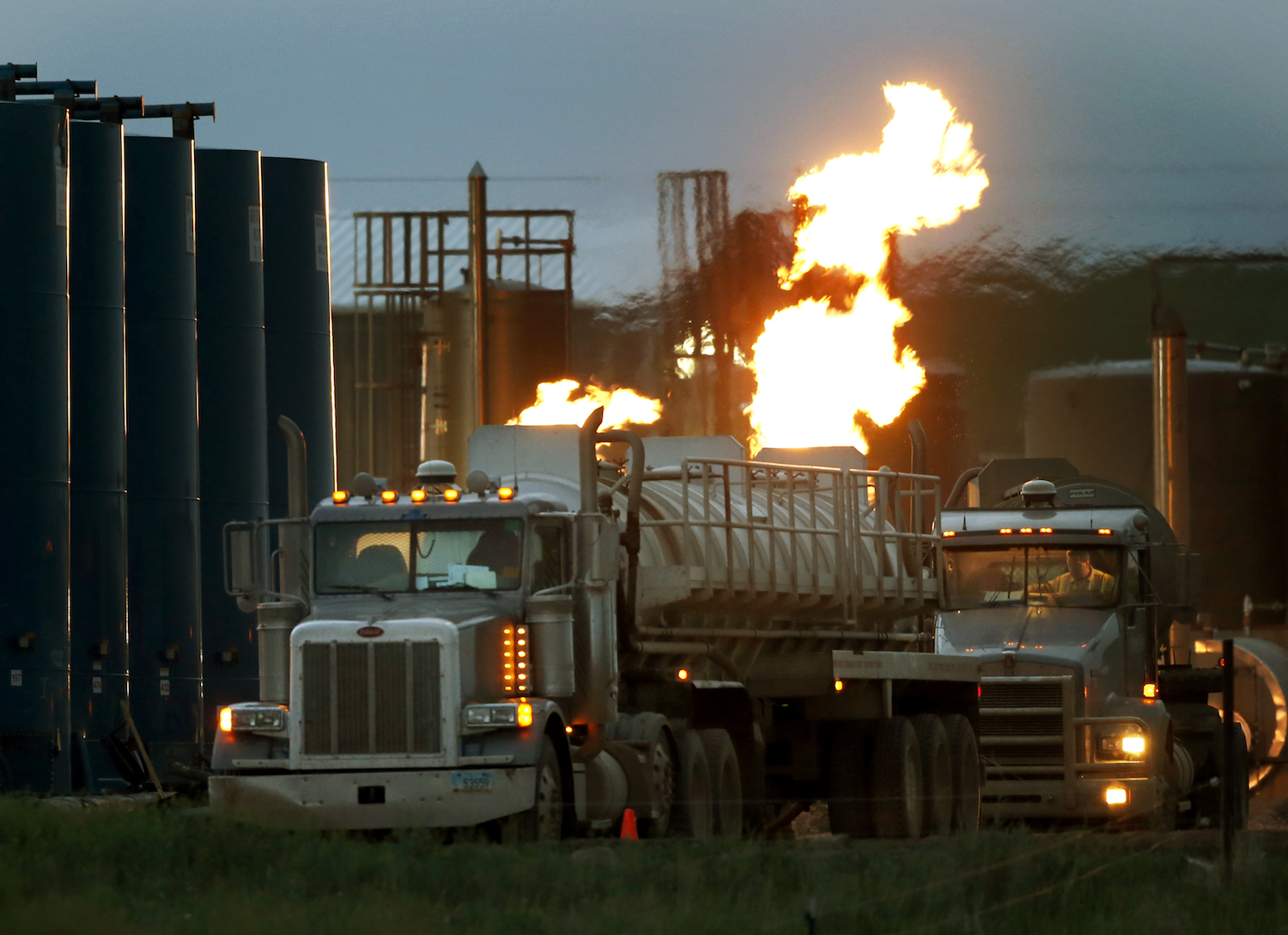 Clinton’s big question: To ban or not to ban fracking?