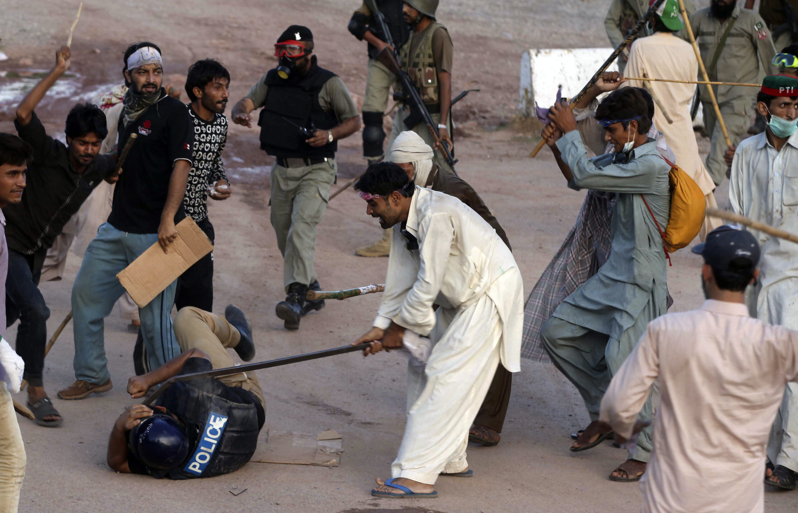 Pakistan’s premier challenged by raging protests