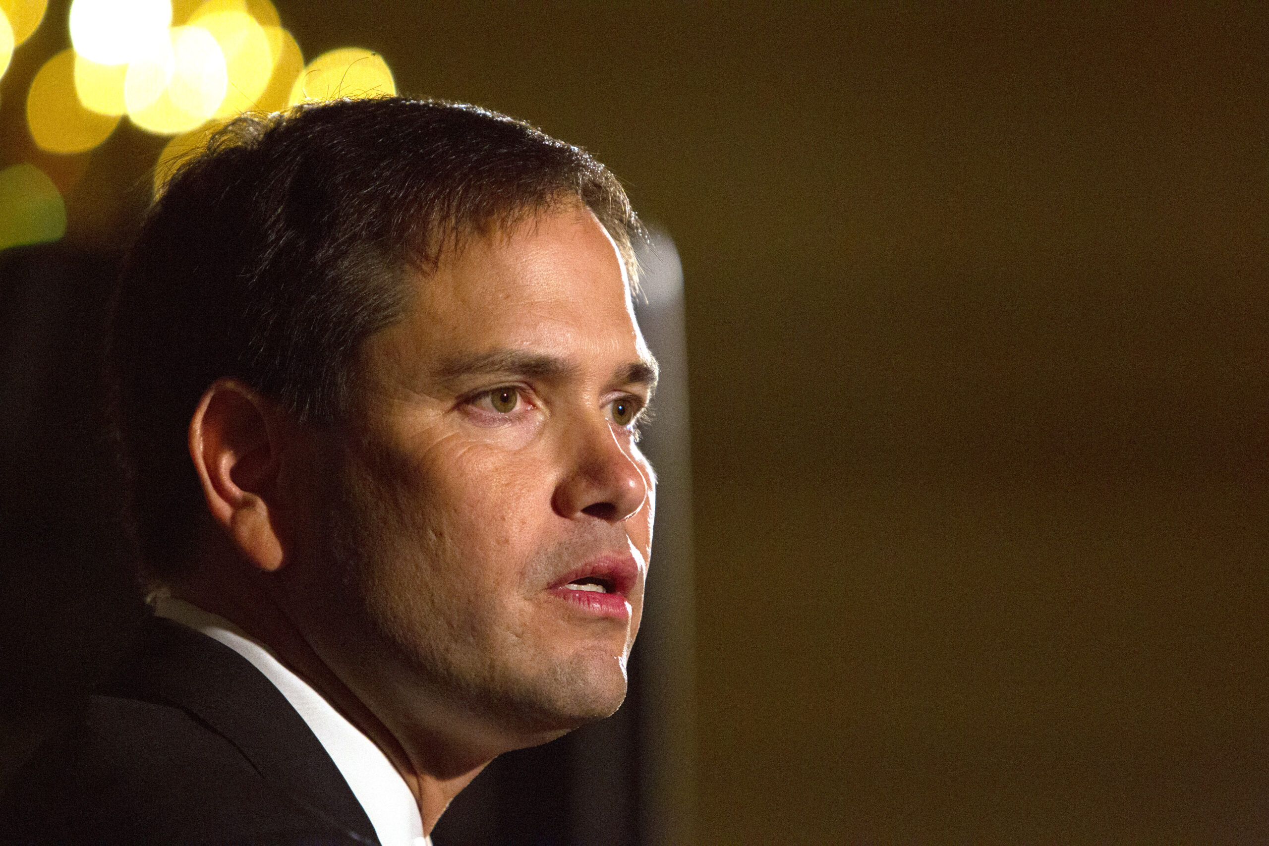 Rubio urges Kerry to show strength toward Cuba
