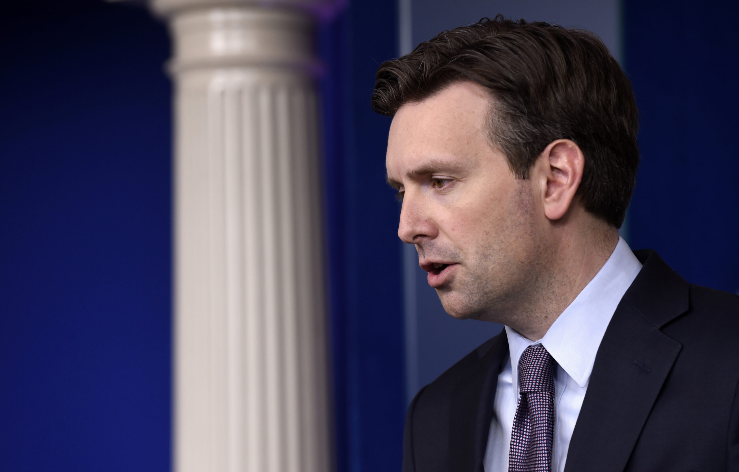 Josh Earnest won’t say Russians hacked White House