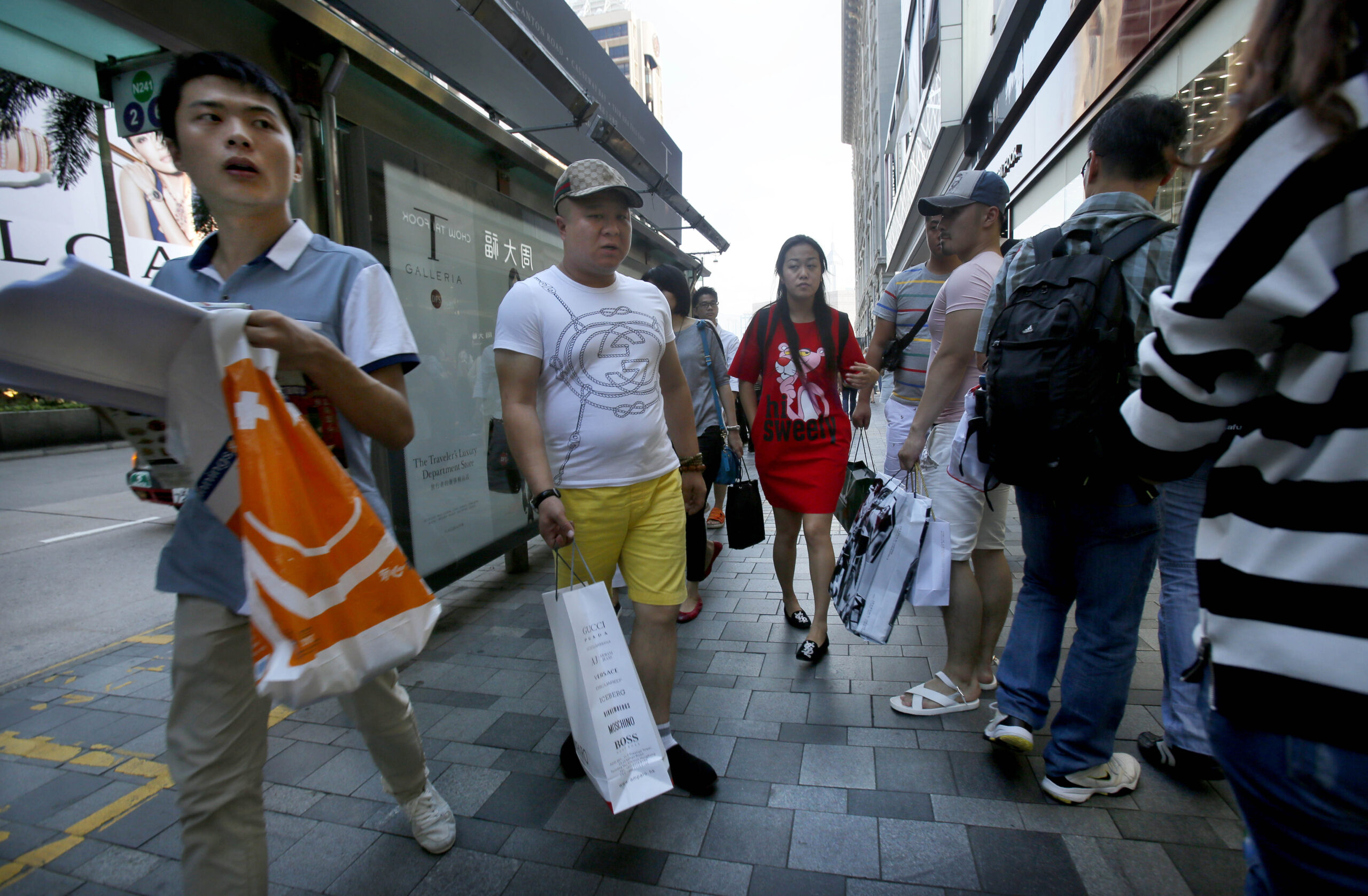 Hong Kong protesters try to win over tourists