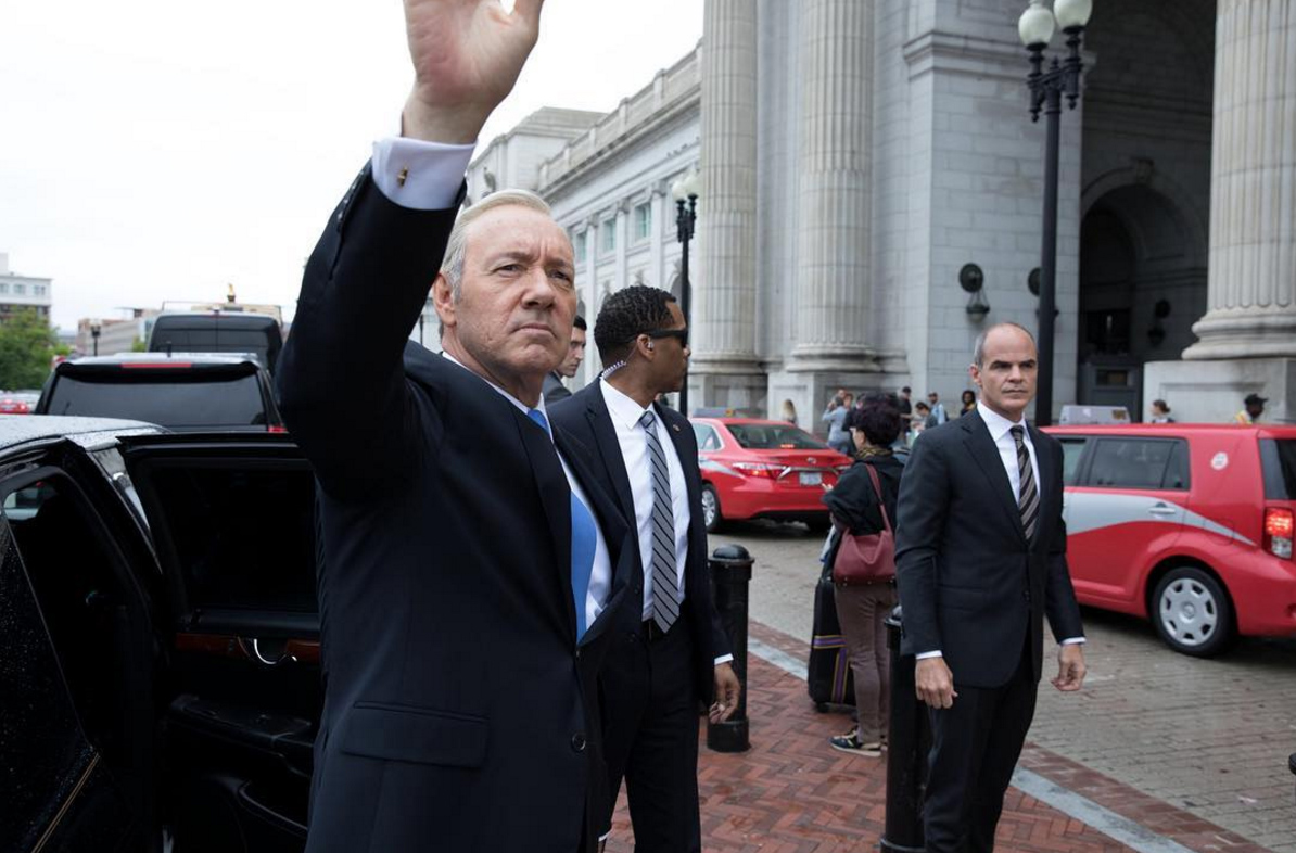 Ex-Obama photographer hits the ‘campaign trail’ with Frank Underwood