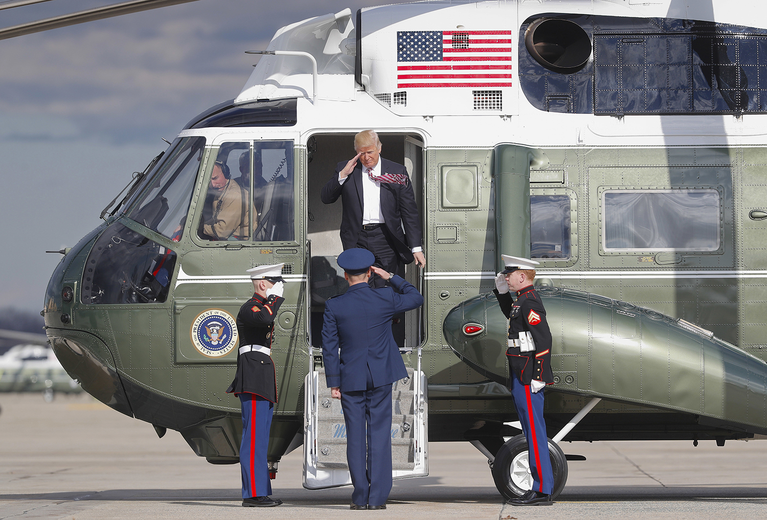 Marine assigned to Trump helicopter squad tests positive for coronavirus