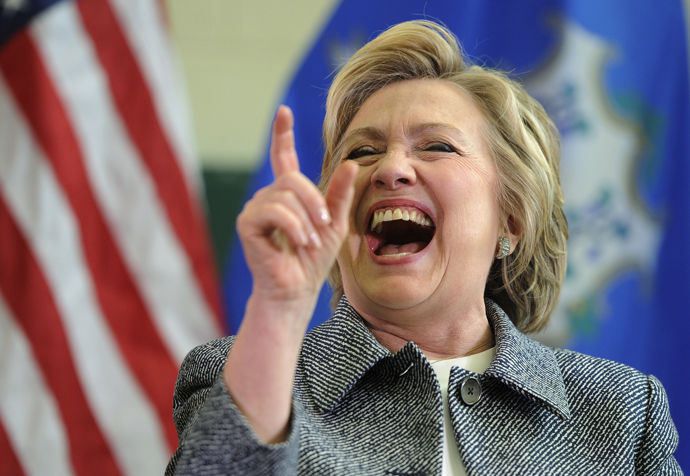 Clinton edges Sanders in Connecticut