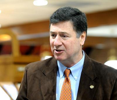 Allen targets pro-union law as campaign issue