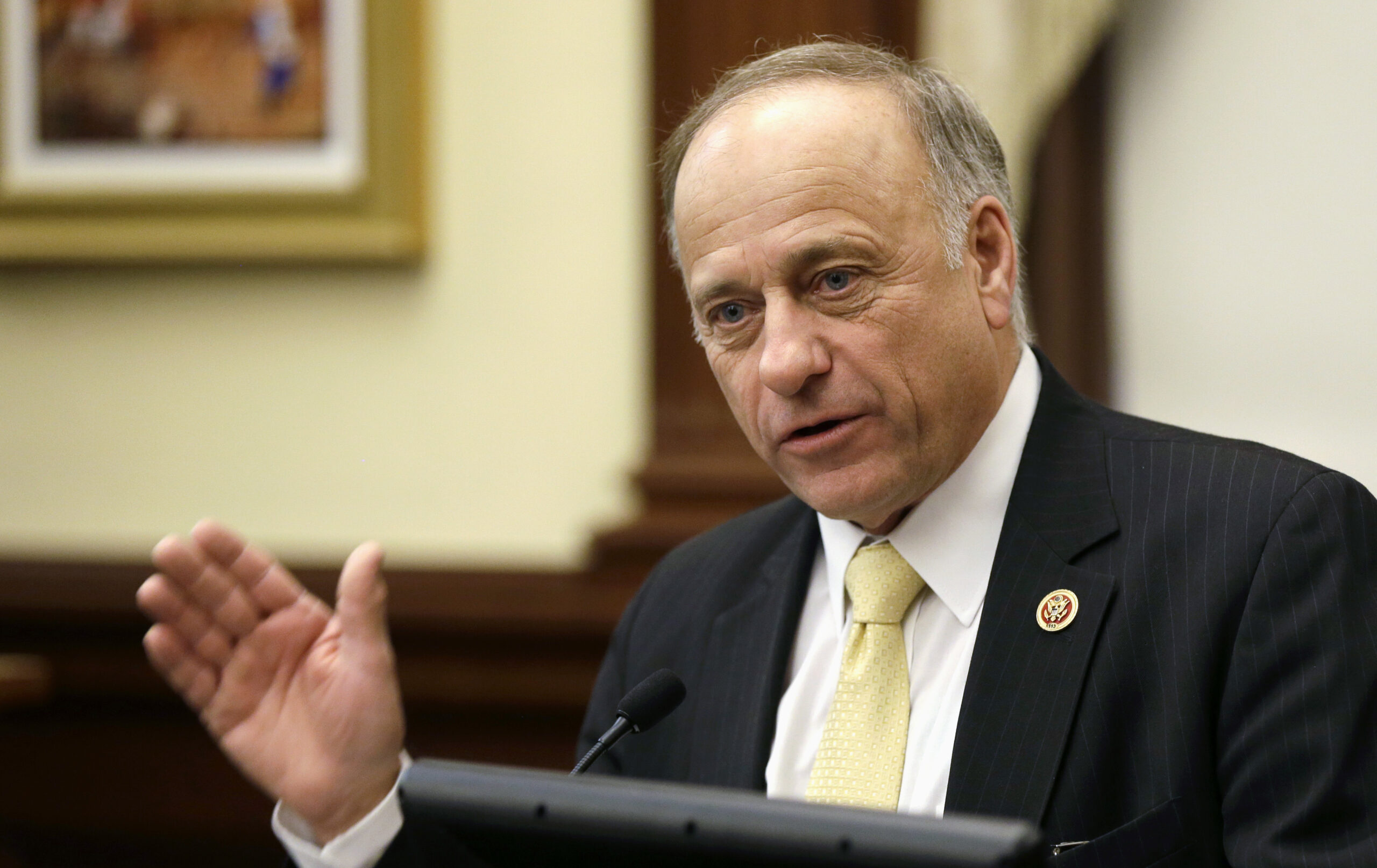 Steve King grills pro-choice advocate over puppies