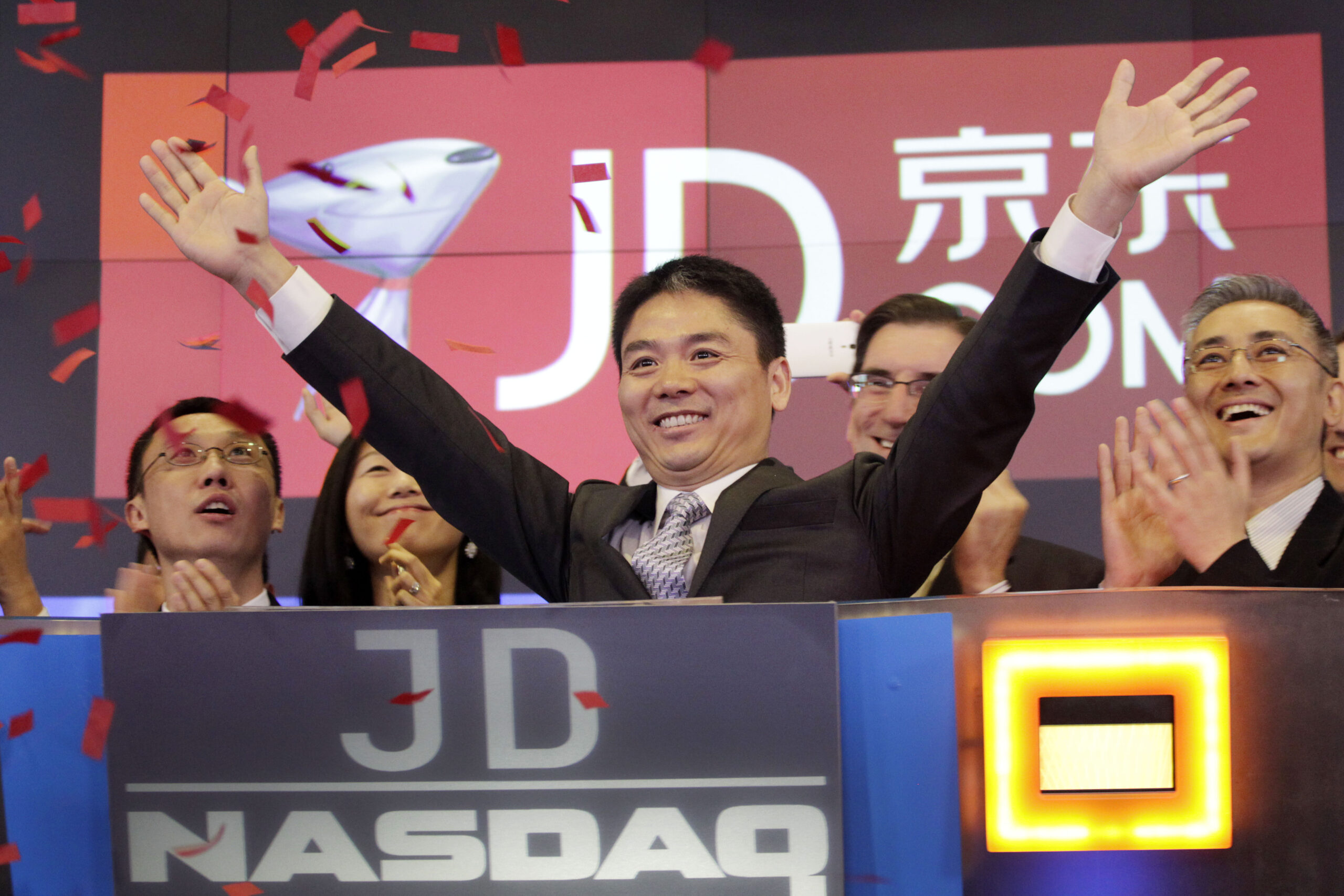 JD.com soars in 1st day of Nasdaq trading