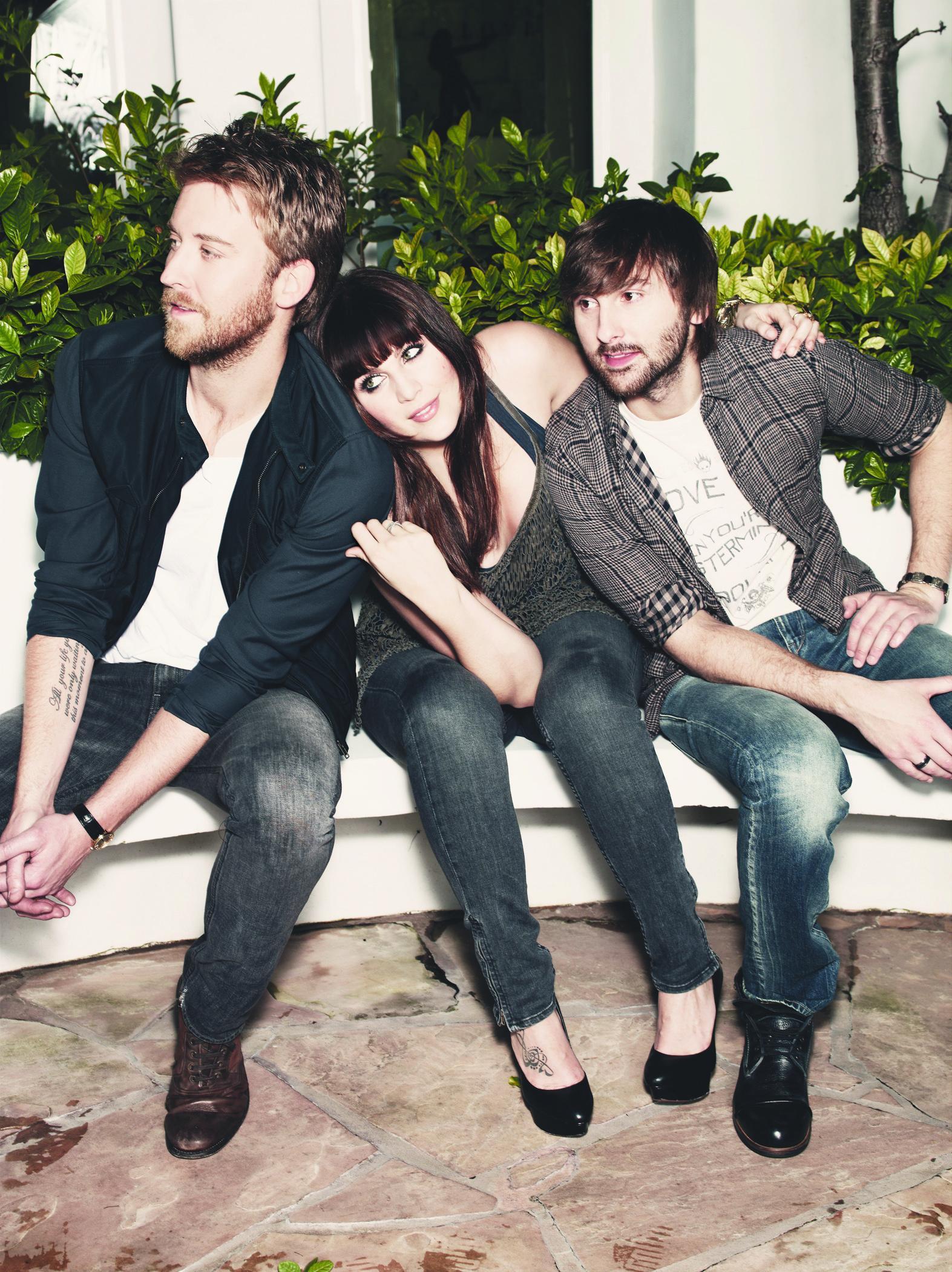 Country stars usher in summer