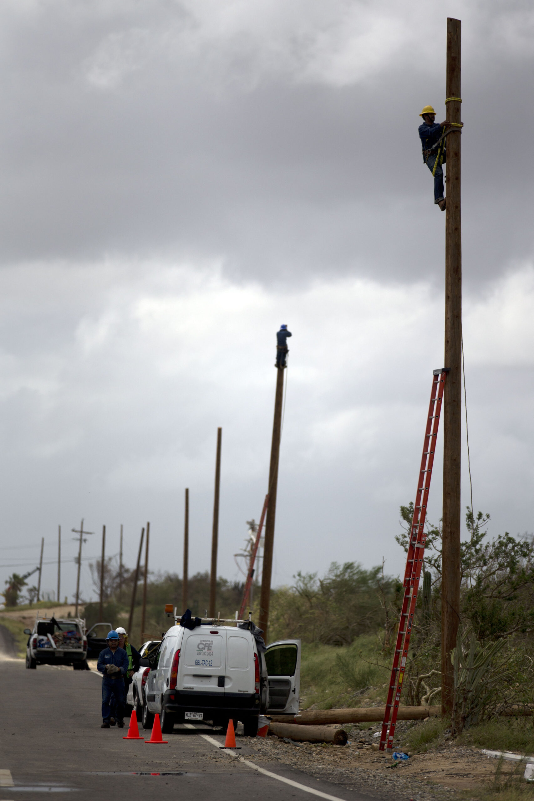 Many still lack power in Los Cabos; storm toll 5
