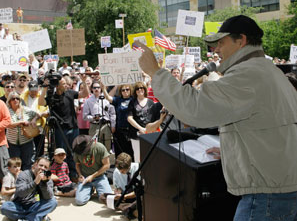 Poll: Tea Party pushes Perry past Romney