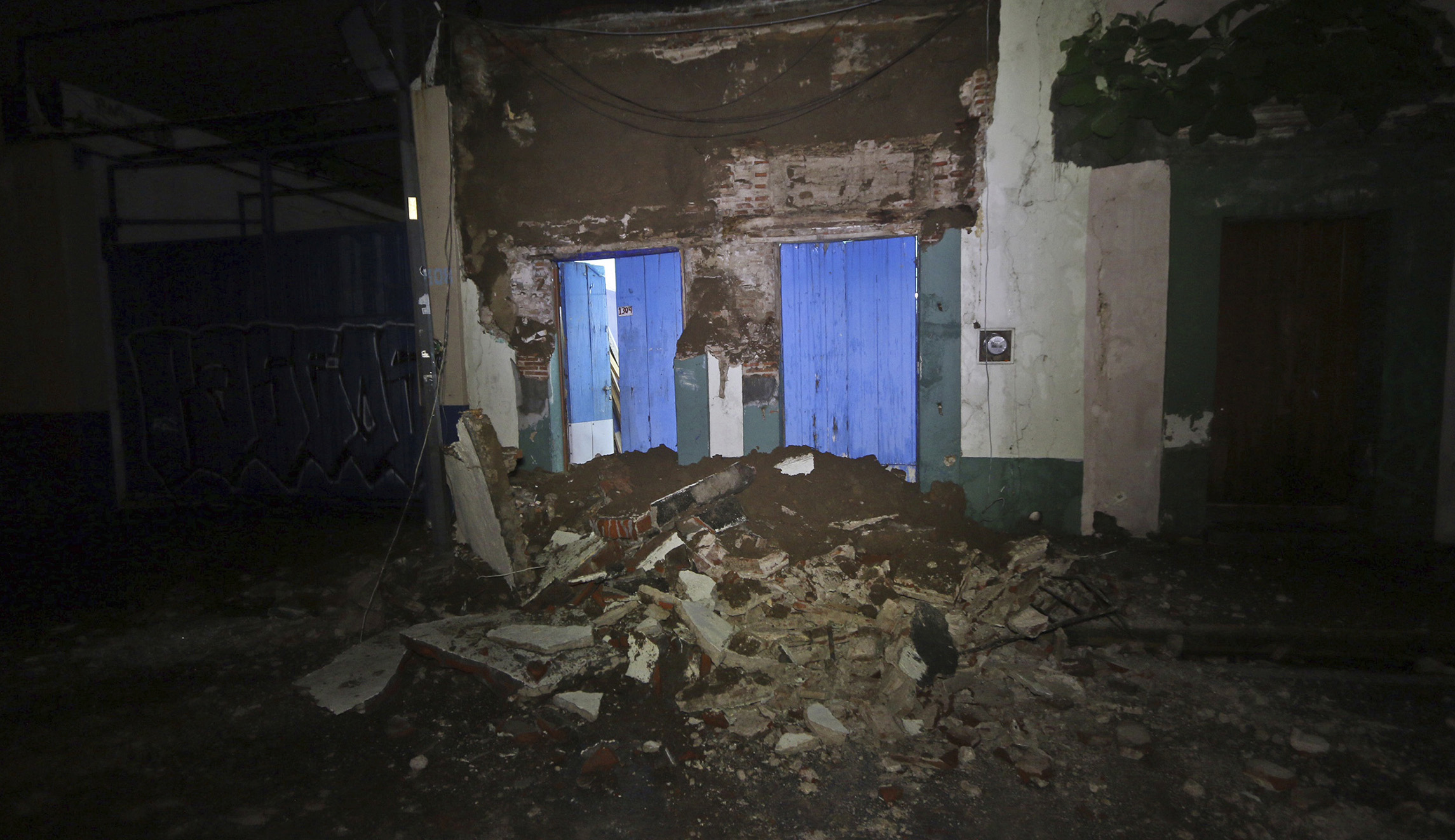 Magnitude 8.1 earthquake shakes coast of southern Mexico