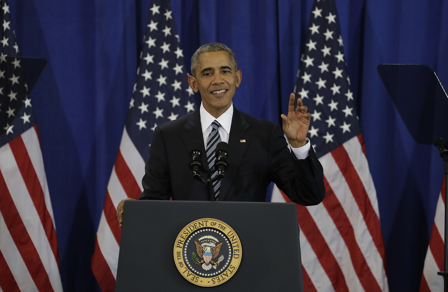 Bloomberg poll: People love Obama. Democrats, not so much