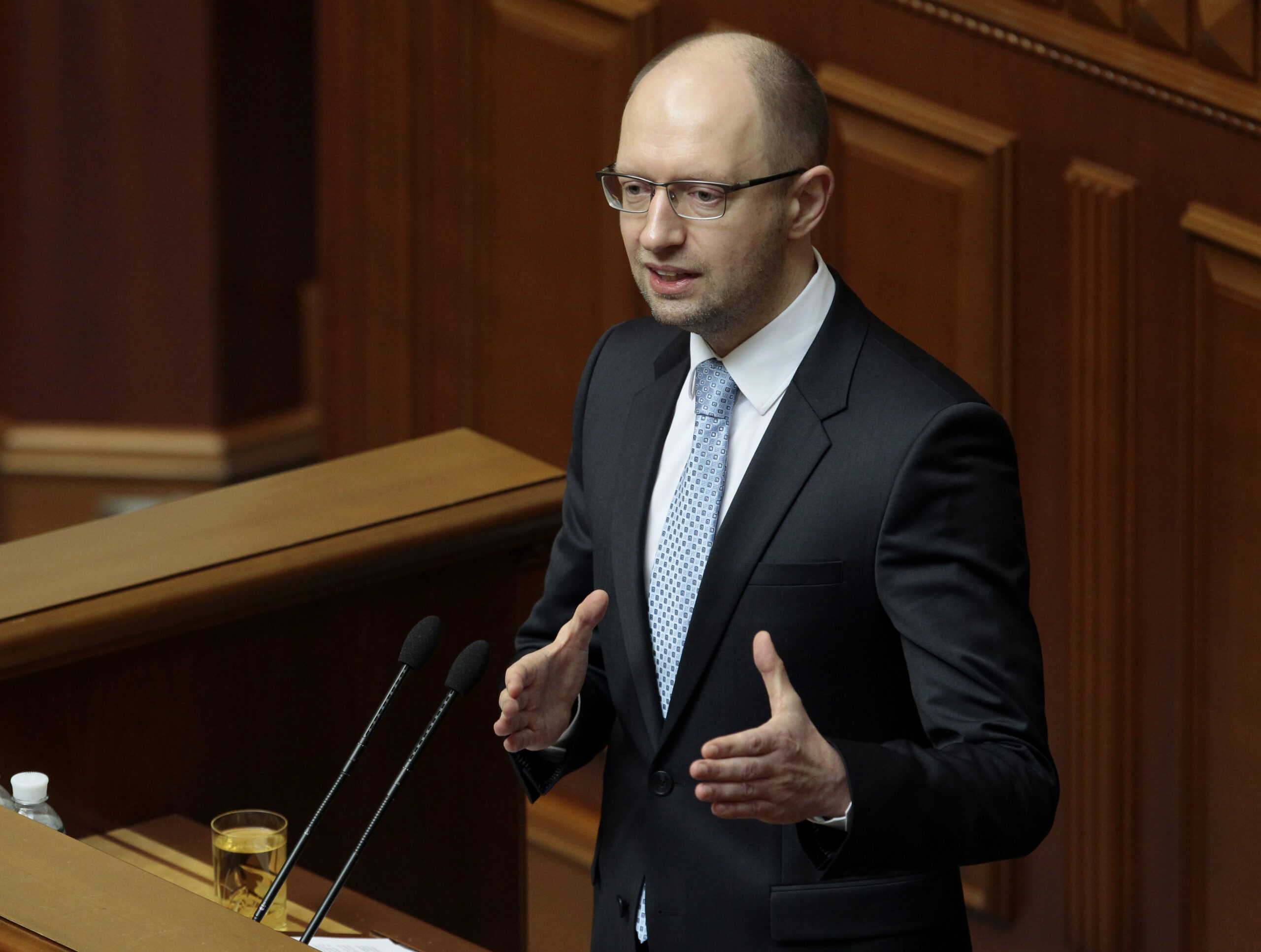Ukraine’s leader gains stature with honest image